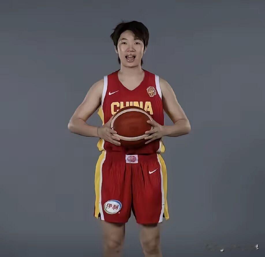 李月汝不能去世界杯这事的争议还在继续发酵，女篮队长人选曝出，在球迷群体当中引发热