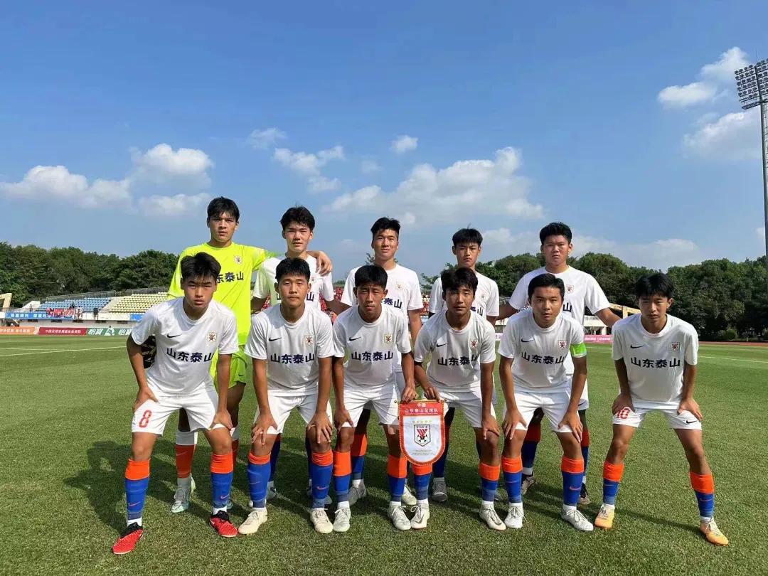 10月14日，第二届中国青少年足球联赛（U15组）决赛第一回合在恒大足校进行。最