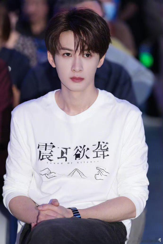 檀健次把得意和迷失演出来了檀健次的震耳欲聋居然是两千块钱一小时的律师形象诶。檀健