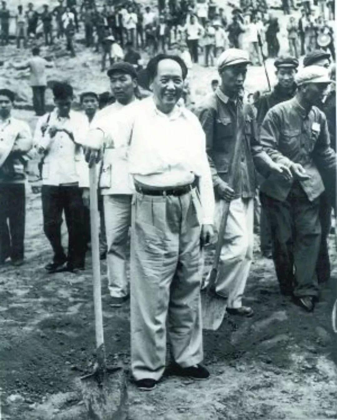 也没有他们。事实说明，没有他爹娘哪来的他呢？这就像没有前三十年的奠基，哪有如今的