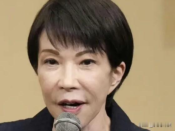 日本首相高市早苗手臂受伤了！

有媒体称，日本首相高市早苗在与竞选选手握手时手臂