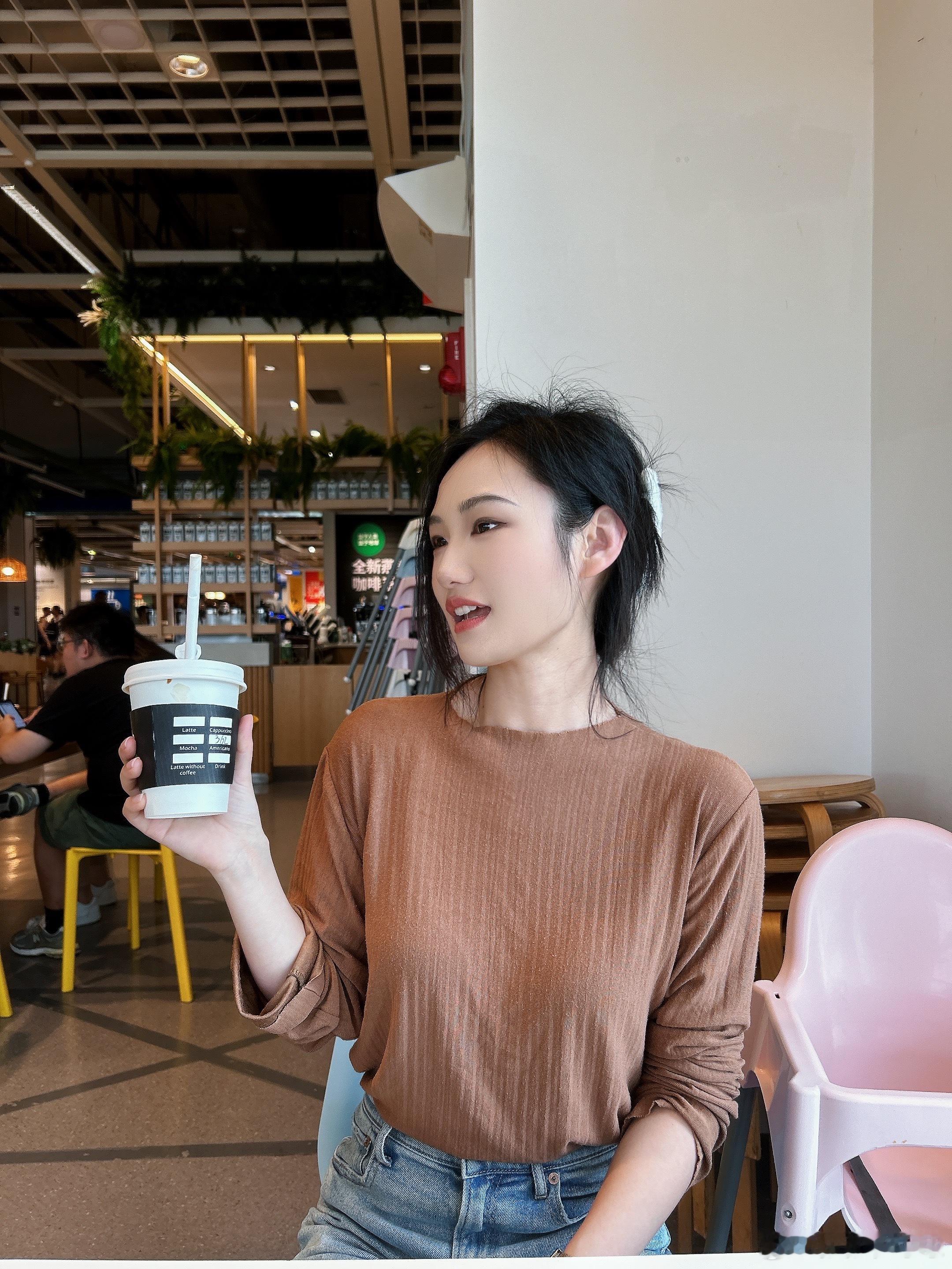 两个人在一起最重要的是“包容”，而不是“改变”～ ​​​