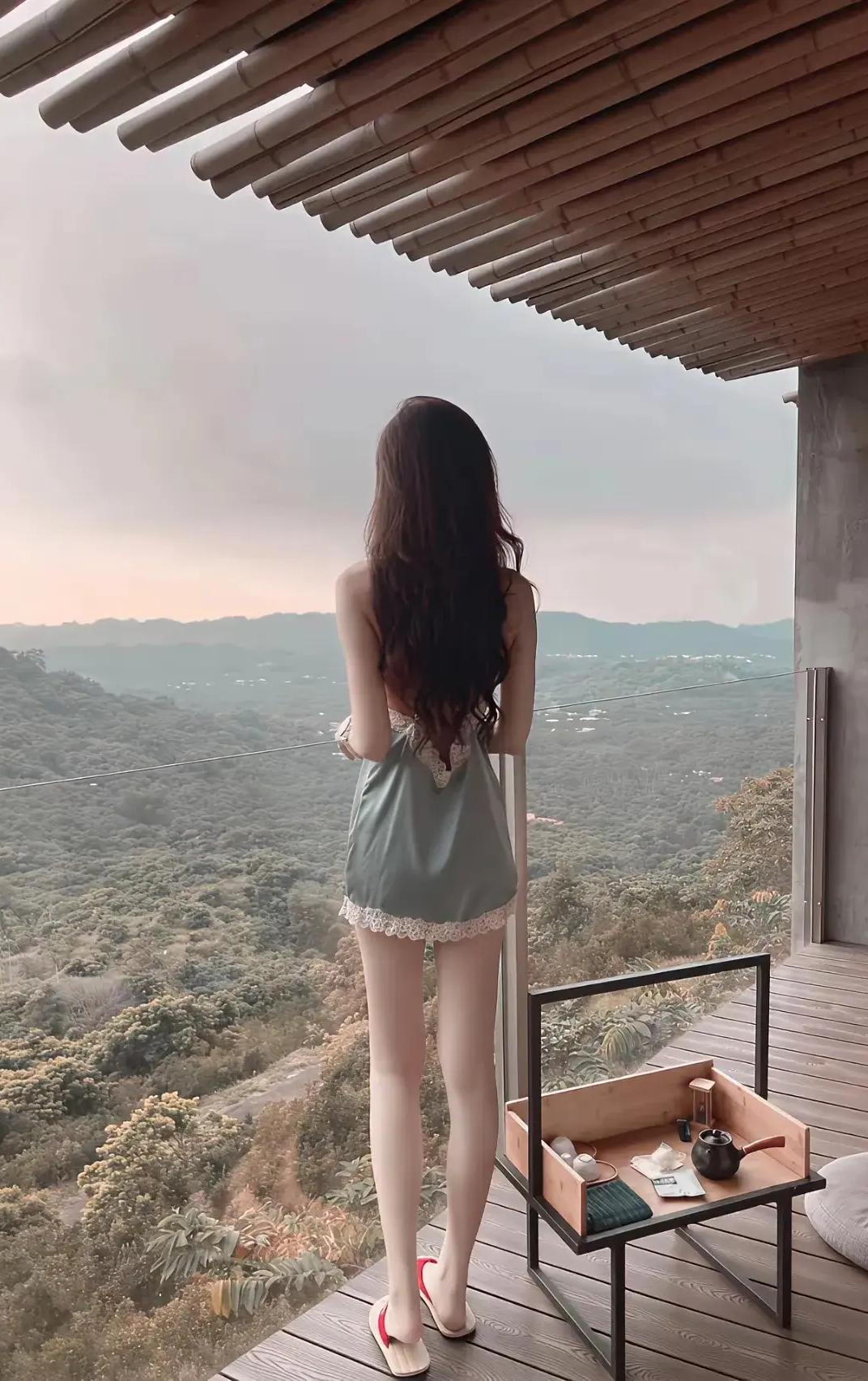 你站在阳台看风景，看风景的人站在阳台看你。
分享一张随手拍记录美好的图片 生活碎