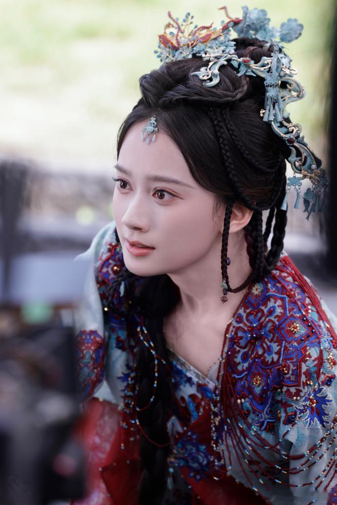 夏梦在长剧演短剧在短剧演爽剧 刚看夏梦的凤戏阳剧情，前期公主身份像枷锁，她总在逃
