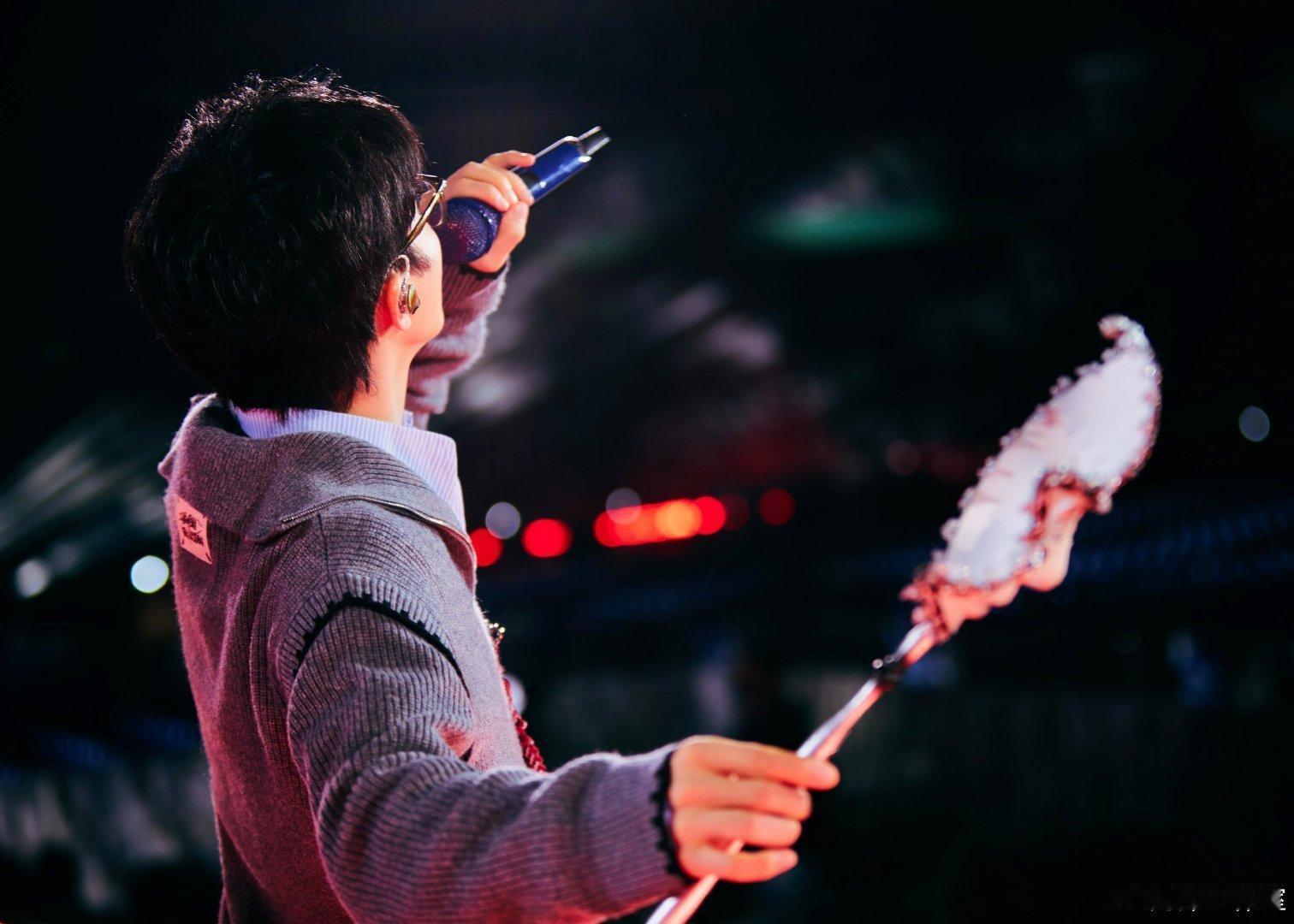 谁能想到粤语会翻车啊，说着说着直接掉线，完全不知道自己在说啥！必须多来广州开演唱