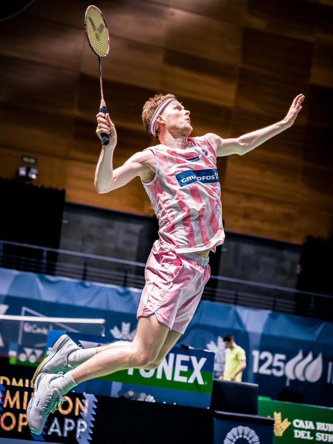 安东森🇩🇰 21-13、21-14 🇯🇵田中涌士下轮：安东森🇩🇰 v