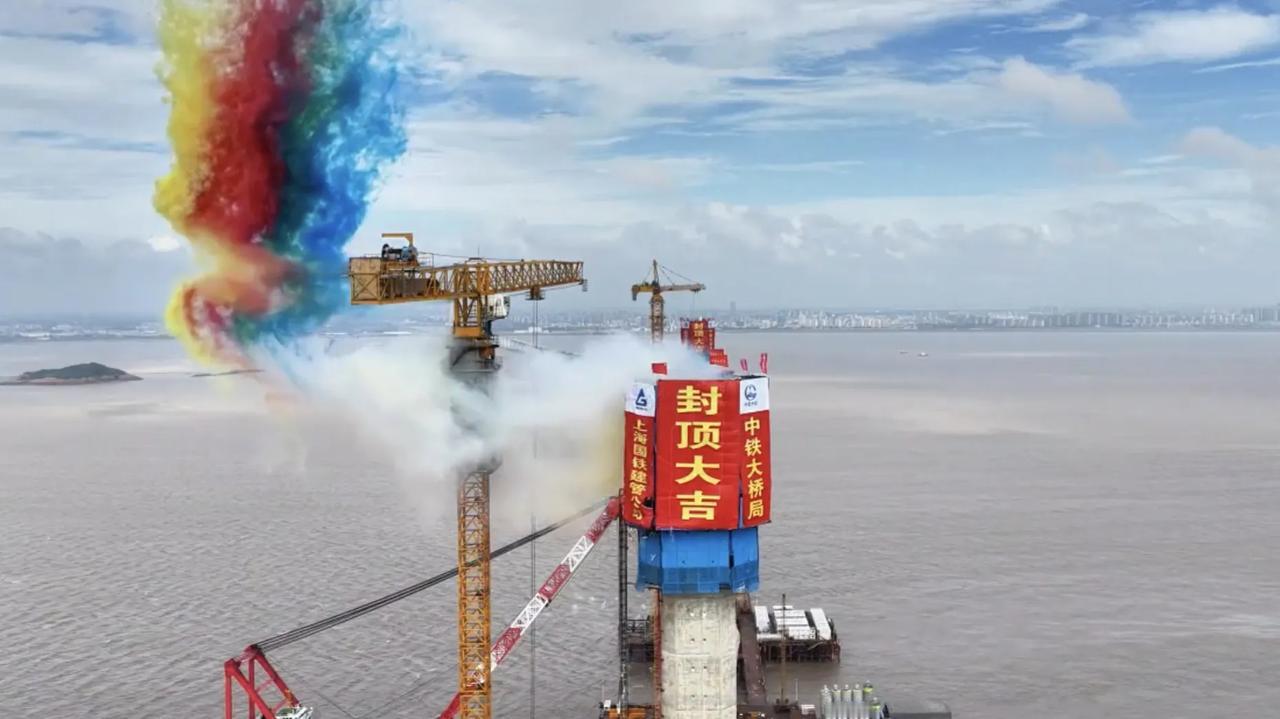 宁波到上海高铁一小时的梦想就快要实现了
      宁波到上海中间隔着杭州湾海域