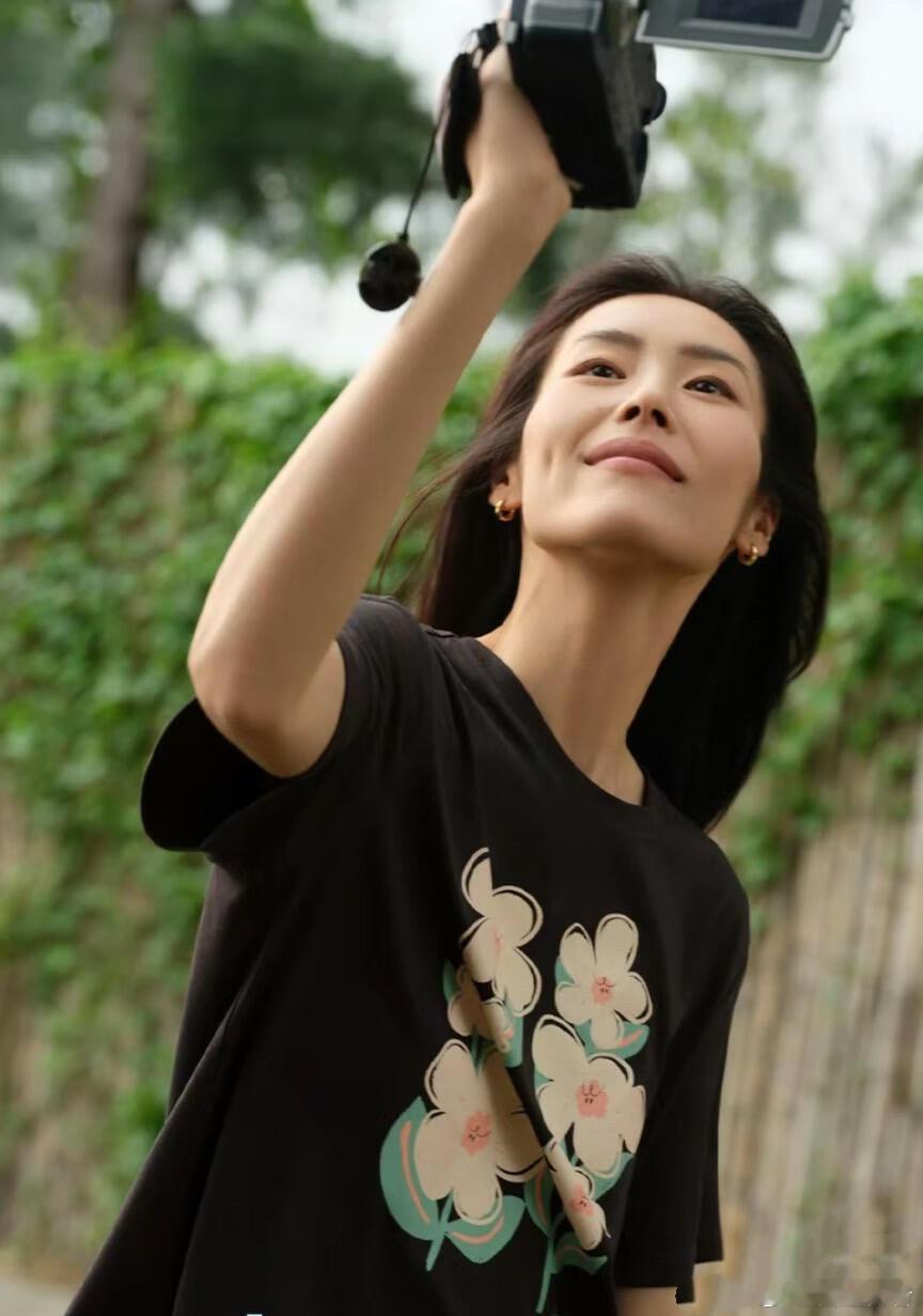 刘雯英文采访刘雯早期采访好治愈的成长故事?刘雯早期英文采访从容大方，从小县城走向