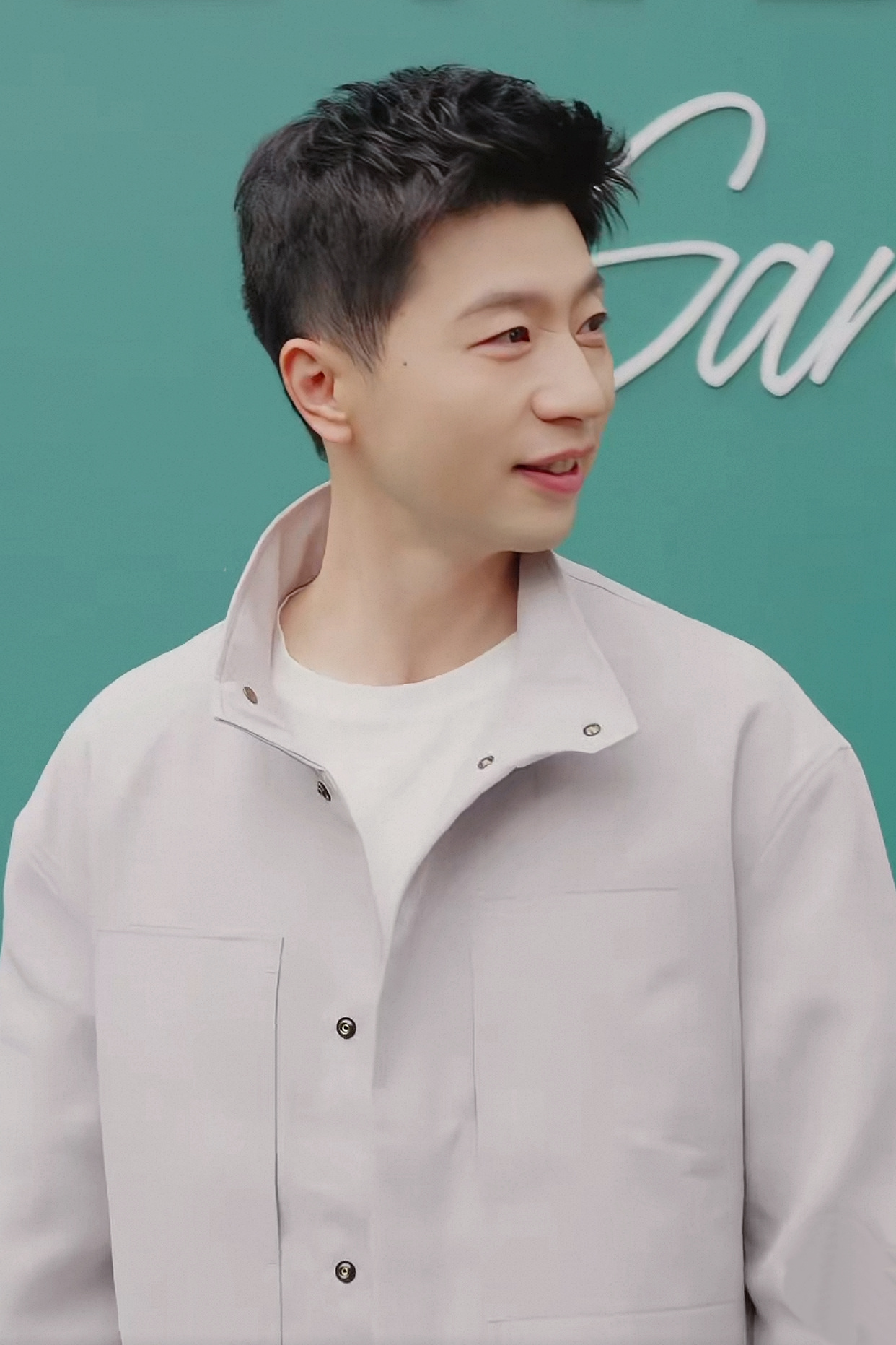 这小脸嫩的erdos男装代言人马龙