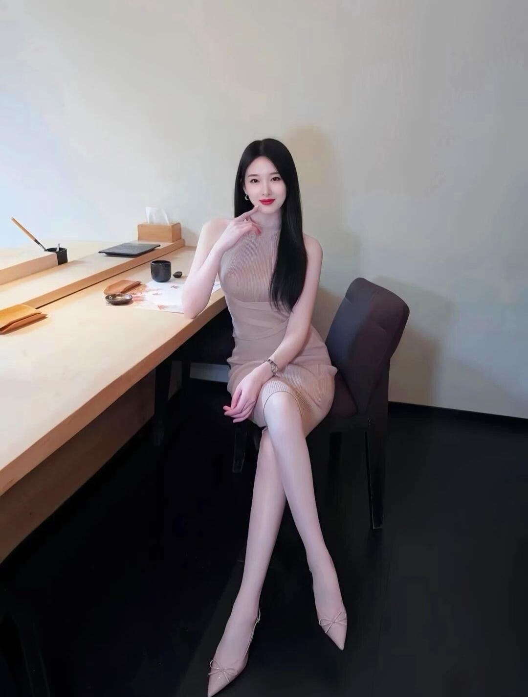 白玉少女多优雅，气质如兰香满堂。晒图笔记大赛 美女人像群 记录我的2026