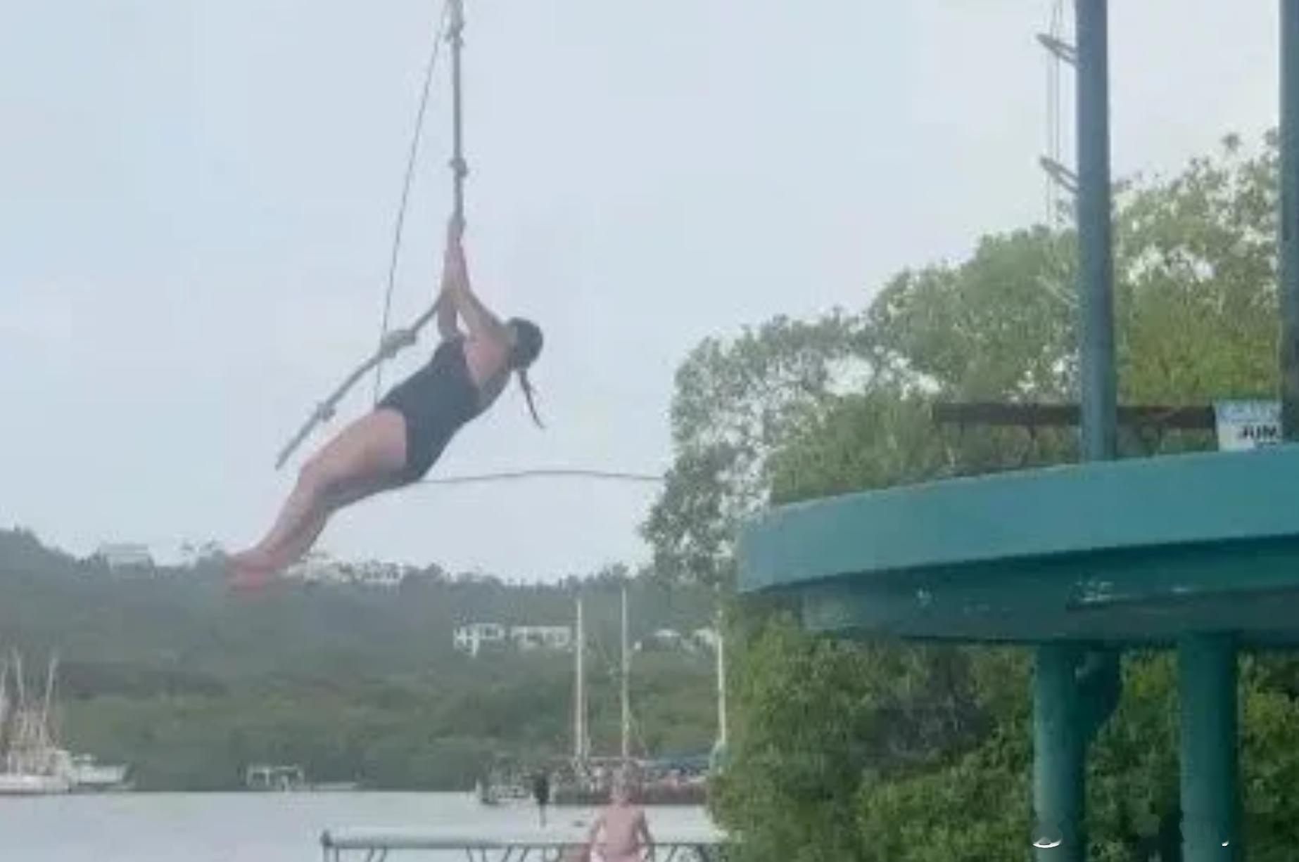 女子邮轮旅行遭绳索卡住下体，私处肿胀如“葡萄柚”：忍痛坠河画面曝光海外新鲜事 一