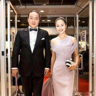 江一燕前夫是赵汉唐这个男的年轻的时候演过很多神神叨叨的角色吧 ​​​