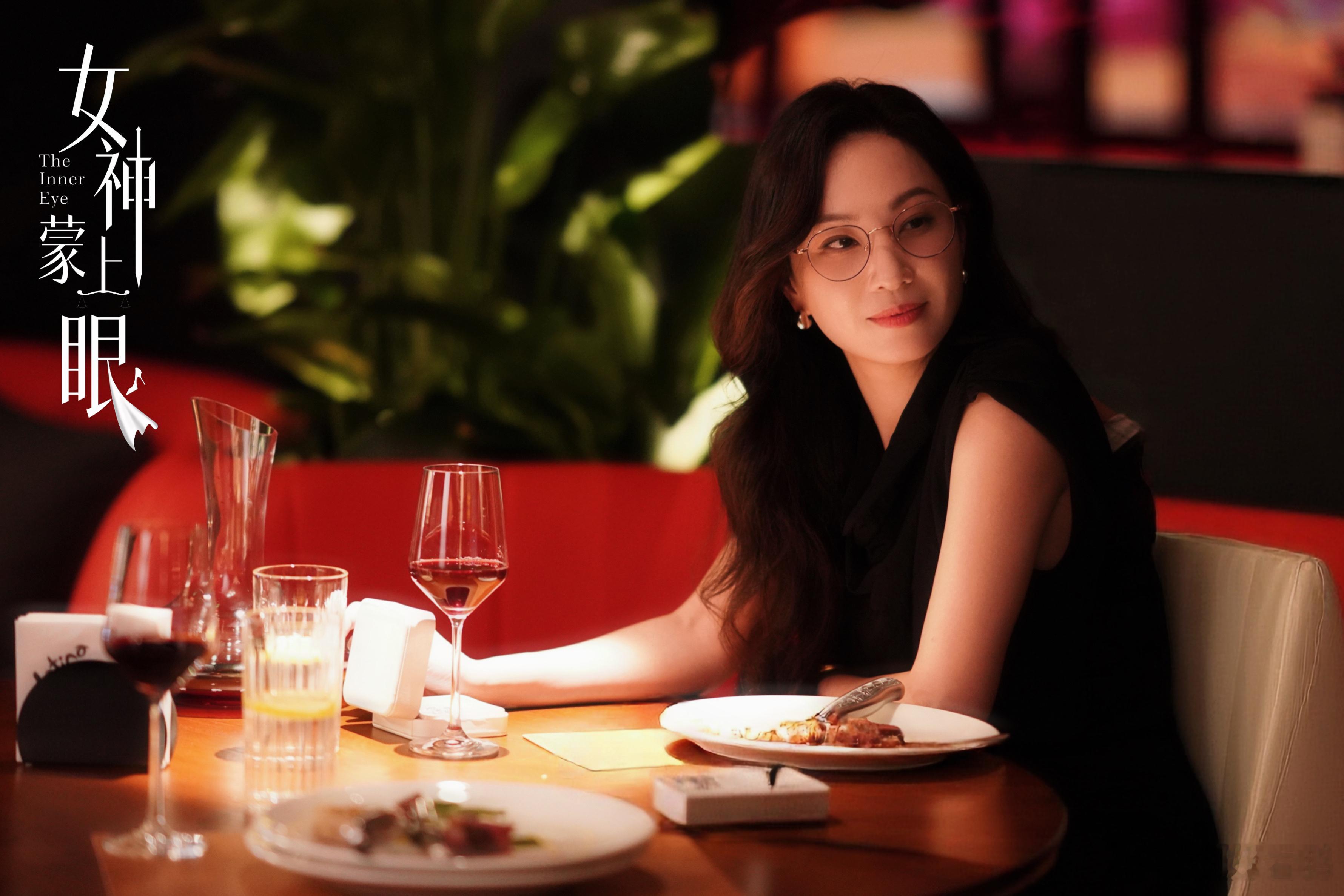 郑希怡点头后又一个名场面出现了 谁被郑希怡这波名场面美到失语！港风韵味刻进骨子里