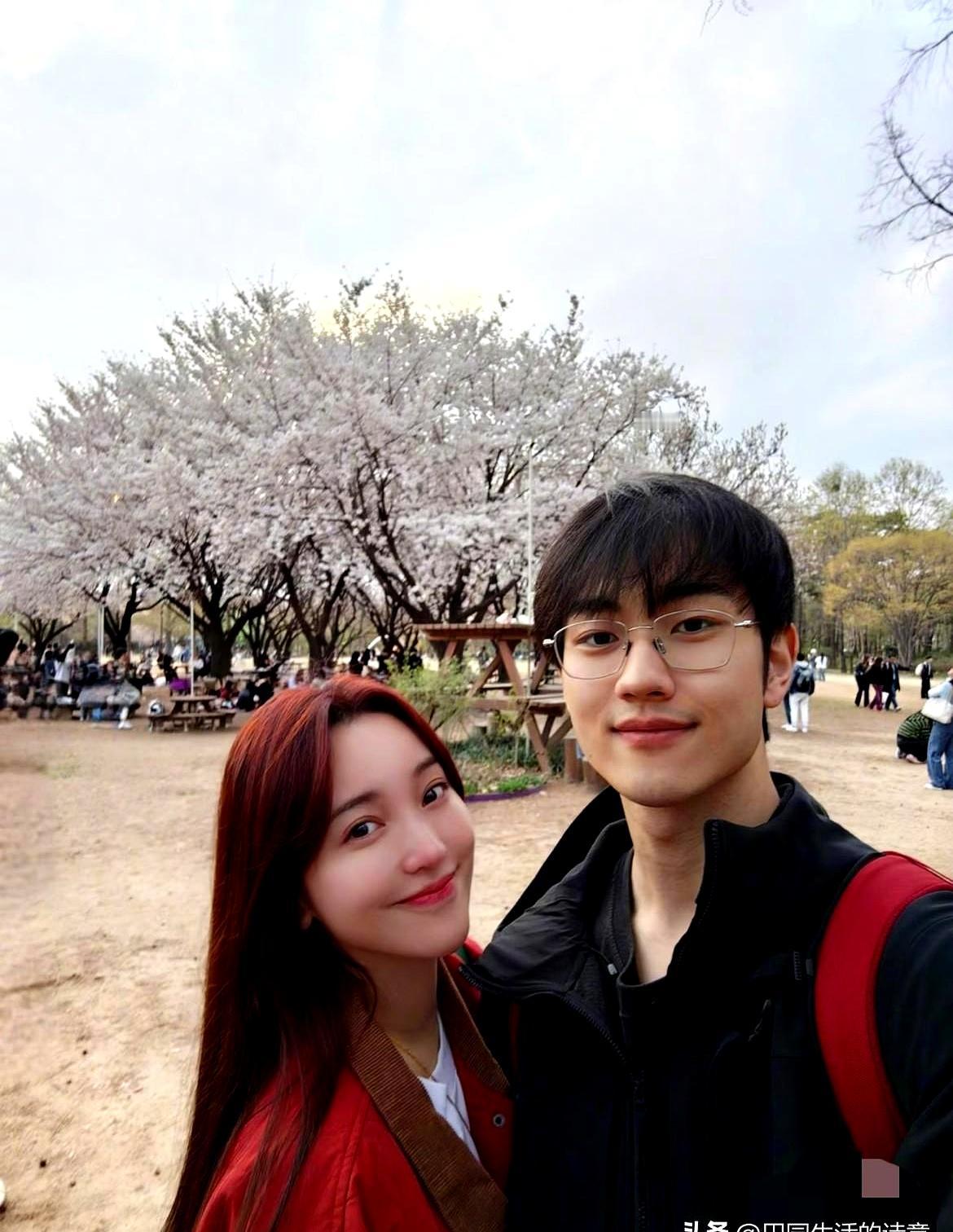 孙丞潇妈妈现在估计偷着乐！
 

当初全网都替她犯嘀咕，担心儿子找个大那么多的金