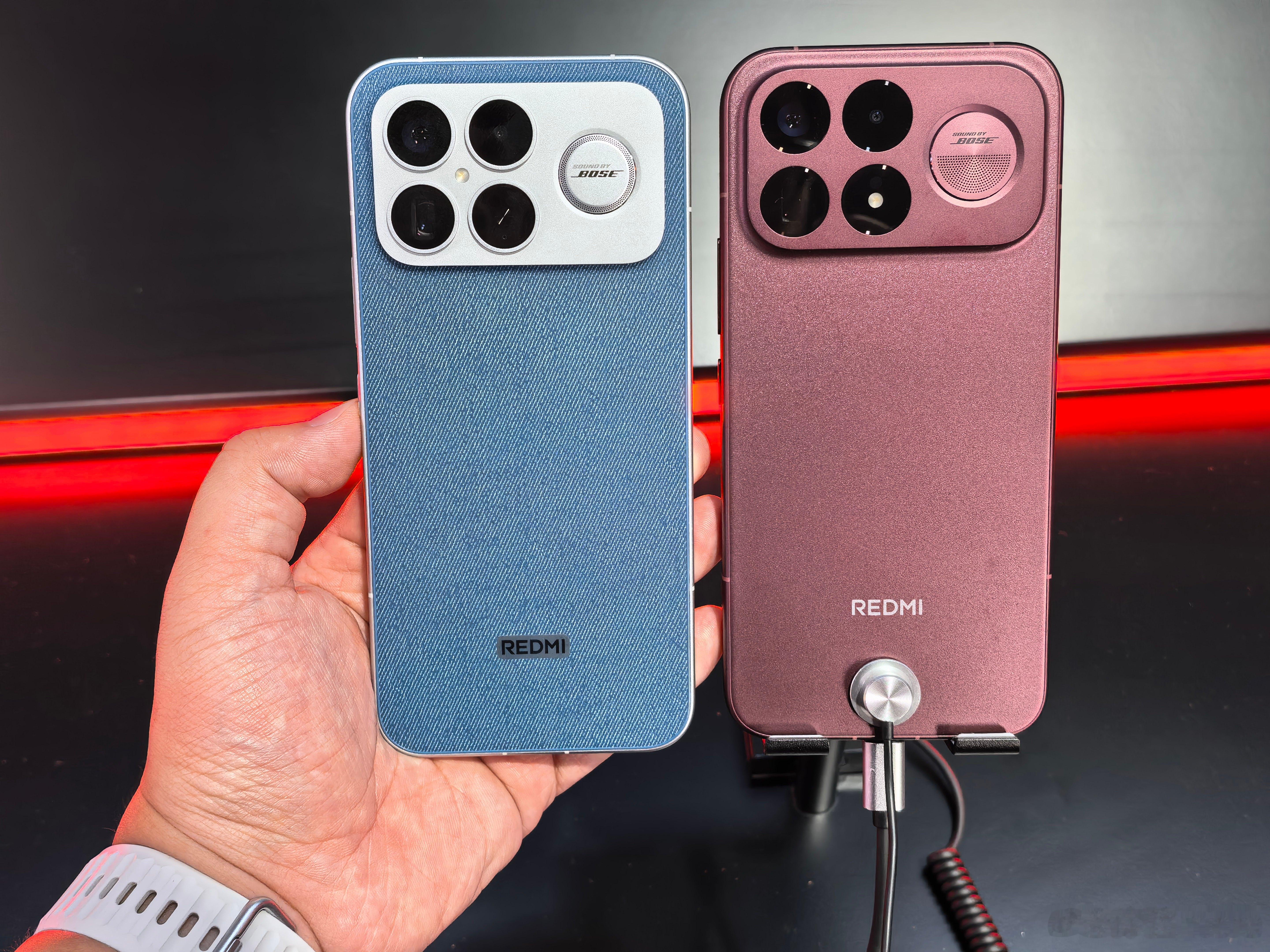 网友在ChinaJoy现场拍摄K90 Pro Max与K100 Pro Max对