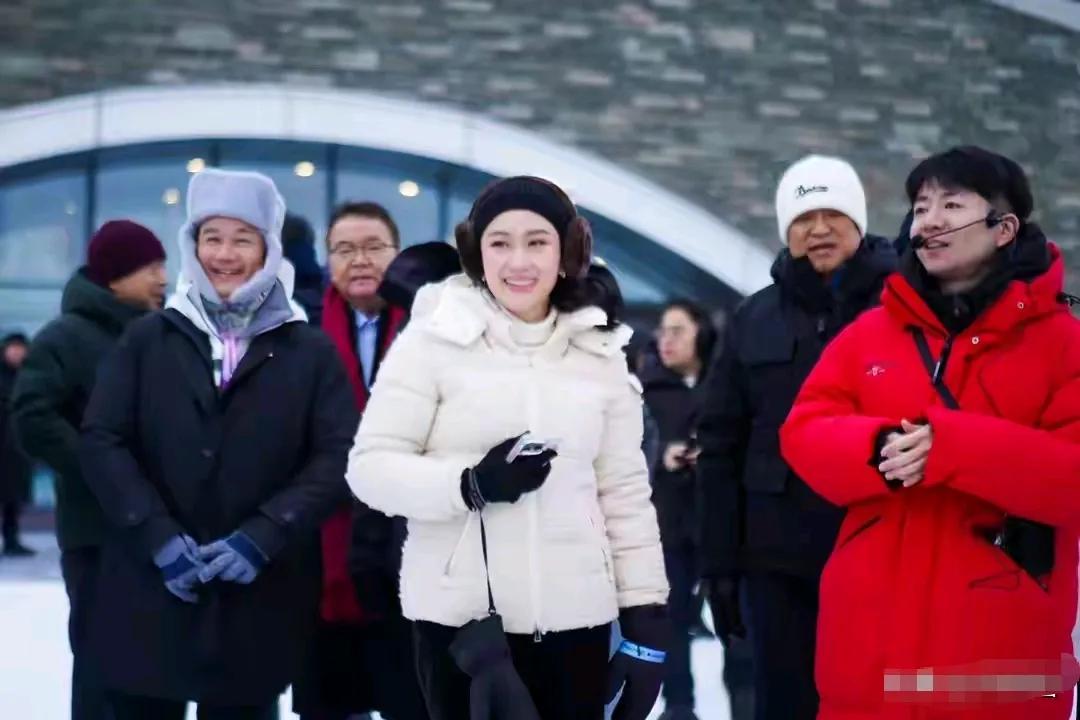 佩通坦和阿努廷同框，他们笑容很灿烂，那时的他们看起来相处挺融洽的。