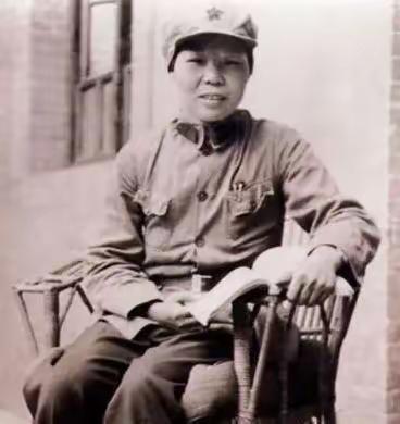 1950年,毛泽民的前妻钱希均去看毛主席,轻声说道:“泽民不在了,主席要照顾一下