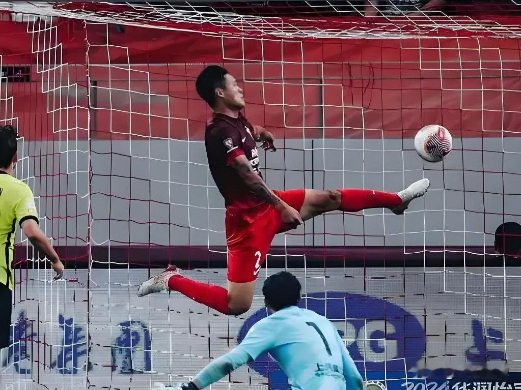 中超官宣转会---李昂…随海港夺冠后李昂随后和海港俱乐部深情告白也是暗示自己离队