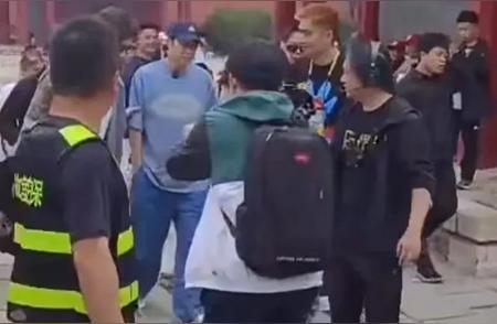 小沈阳故宫“耍大牌”？这排场真离谱！
家人们，娱乐圈又出幺蛾子啦！44岁的小沈阳