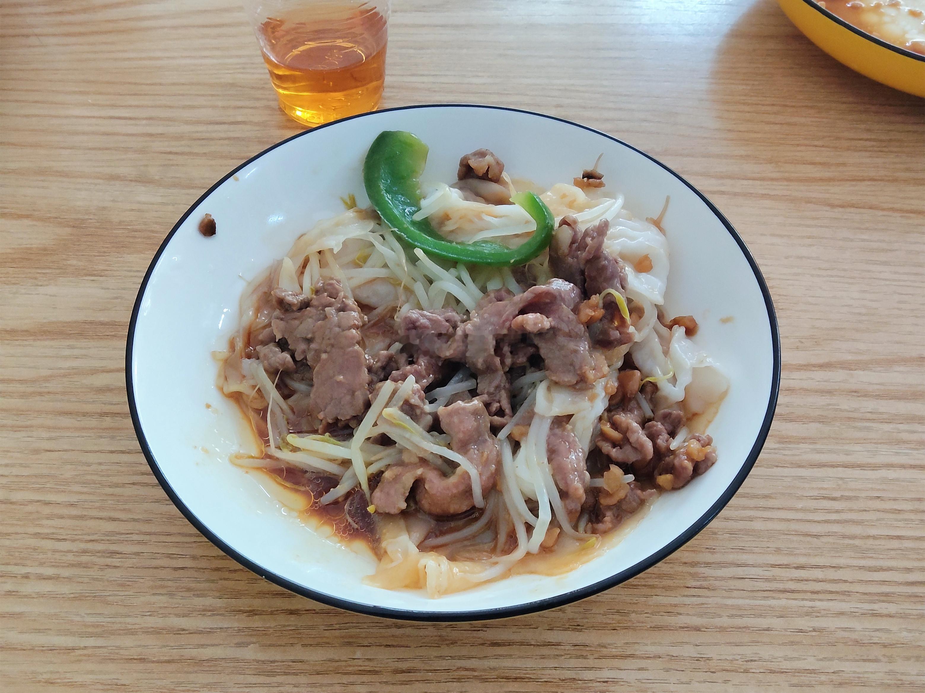 广厦珠峰路的红荔肠粉，想来很久的店，最近又被朋友转发了一条视频勾起了想法，所以我