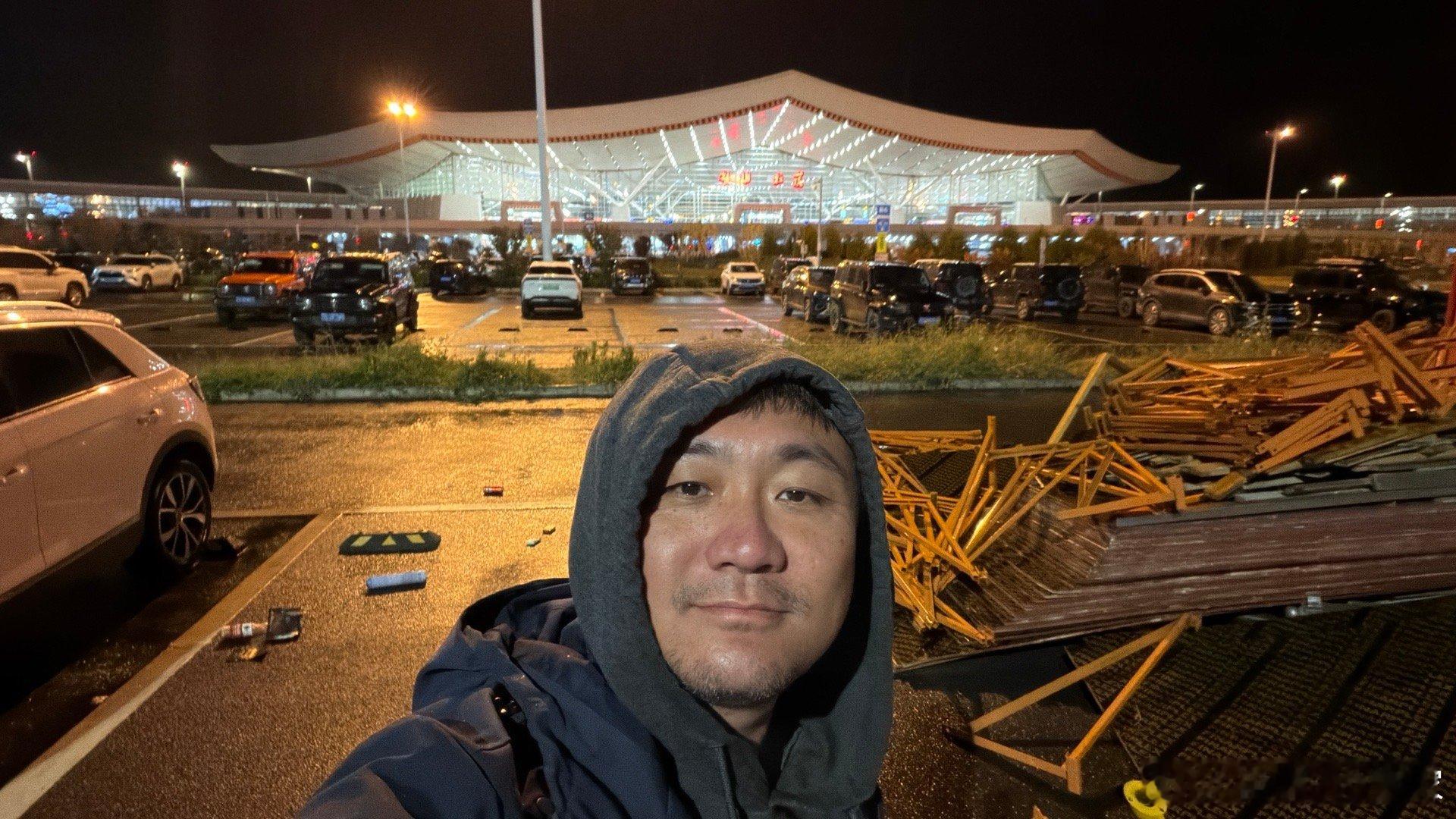 终于…到了[无聊]也算达成了一项人生清单～✈️ 拉萨—三亚 ✈️昨天晚上在拉萨的