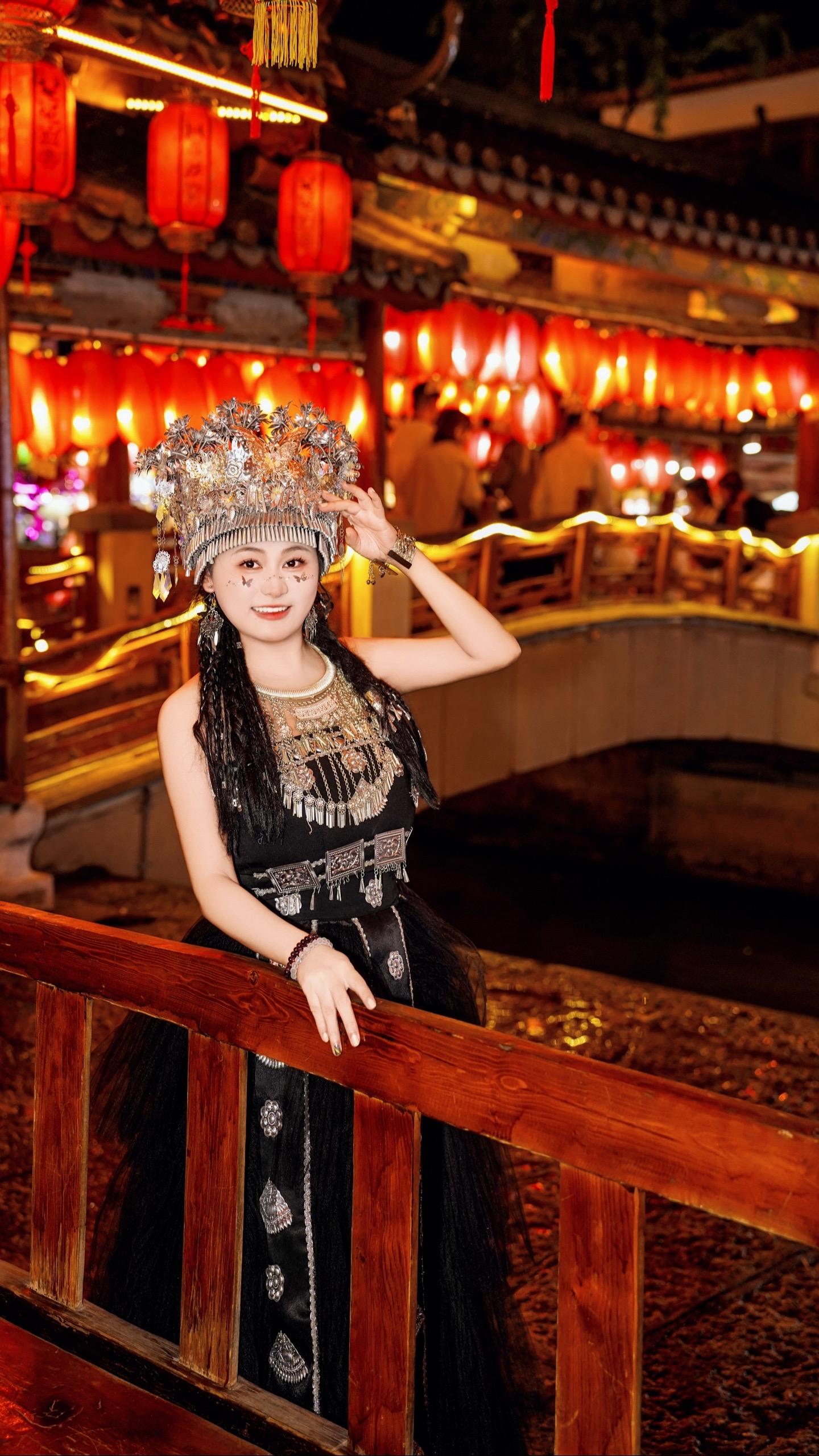 媚 明媚的媚 妩媚的媚