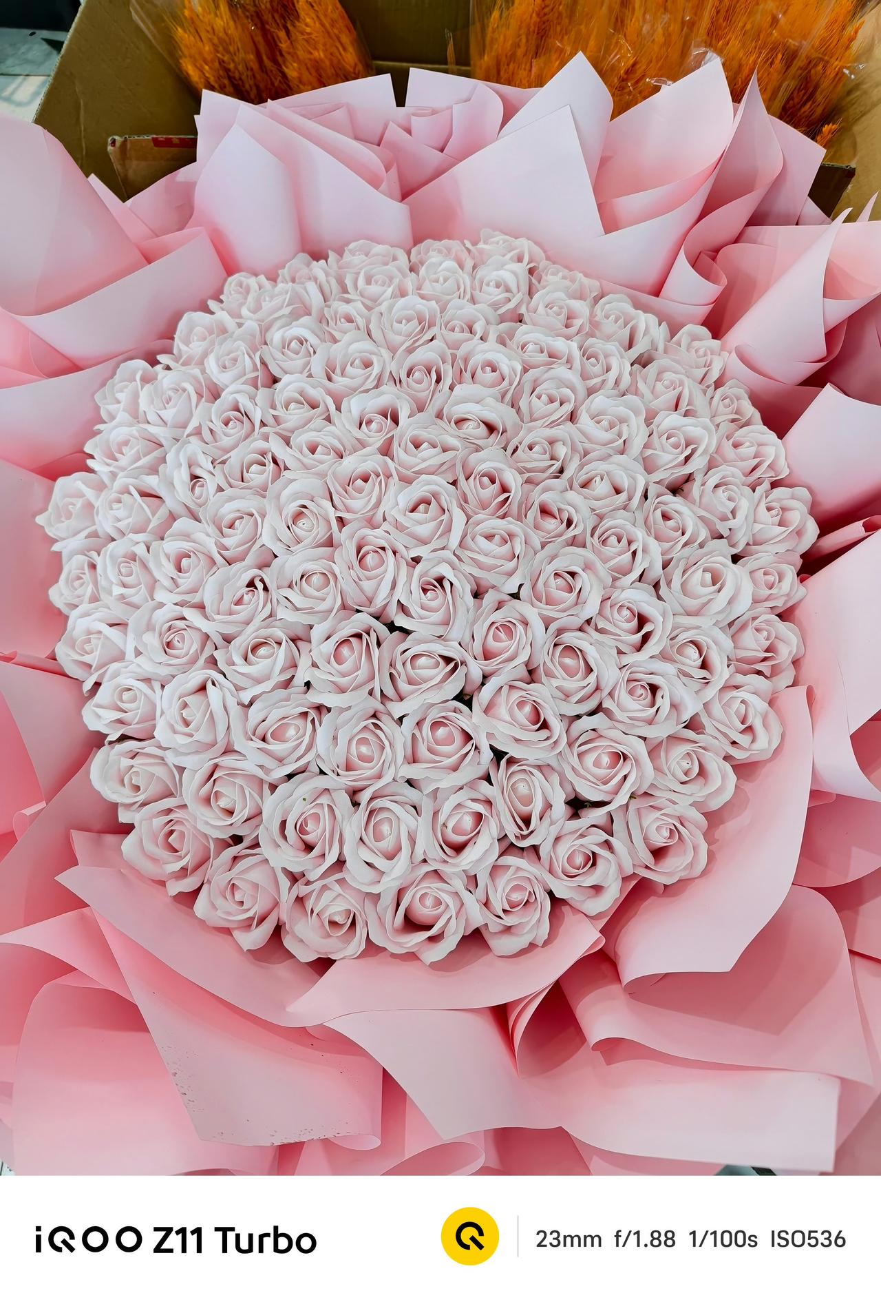 当游戏手机买的，当拍照手机用的，周末休息去花市转了圈，我发现iQOO Z11 T