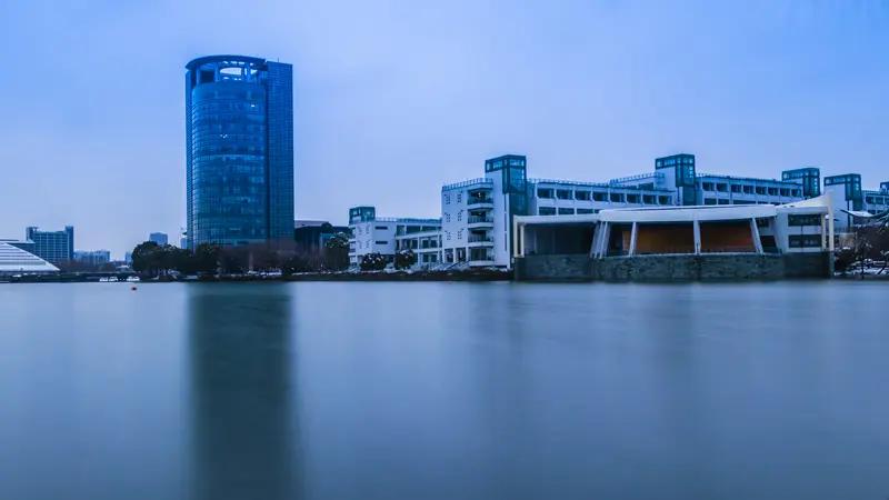 有人说孟伟没能拿到博士学位是因为学习不行，堂堂一个浙江大学的十佳大学生，竟然有人