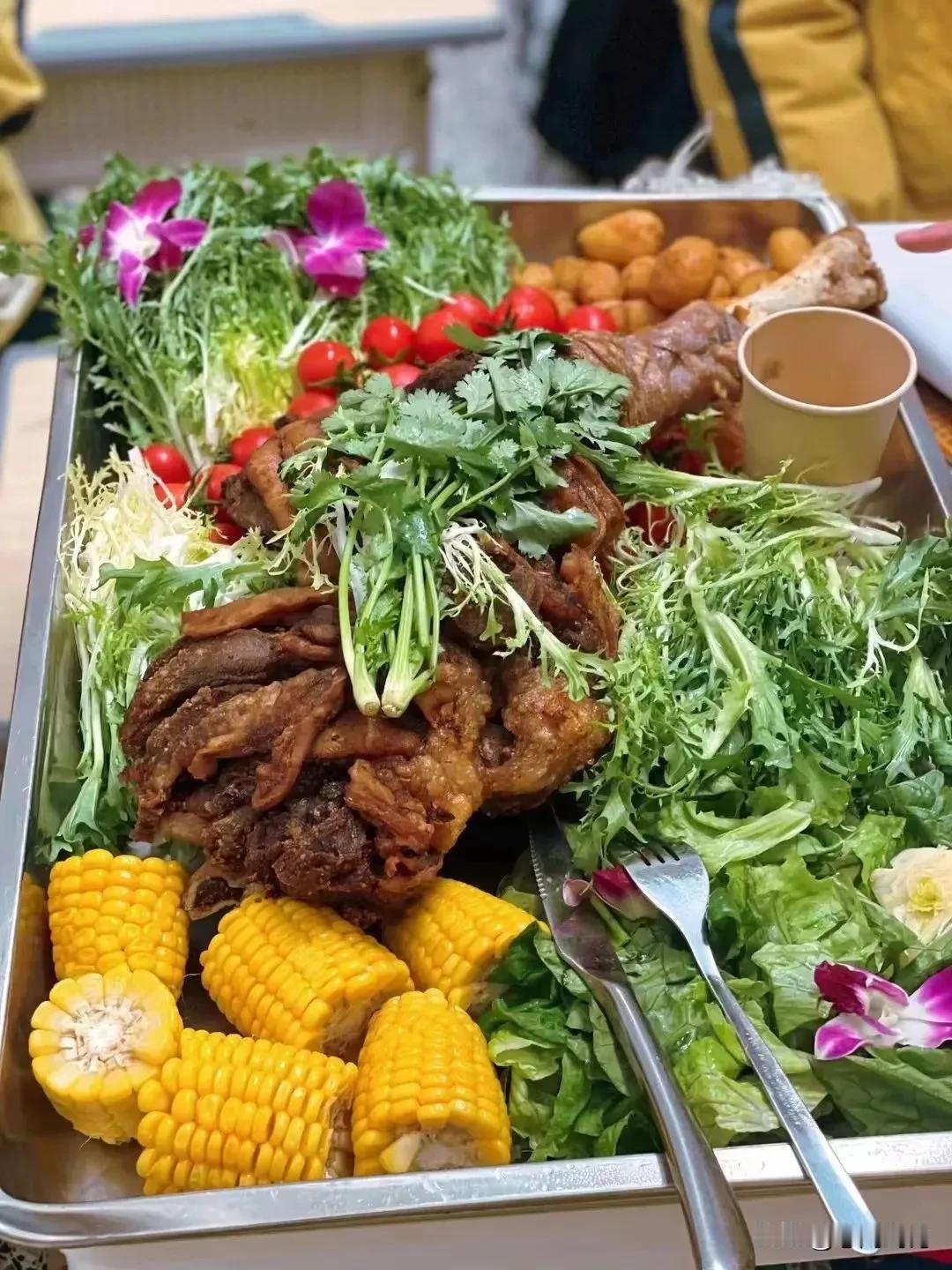 美食与美景，共享美好时光。最幸福的模样——心里有牵挂，家里有温暖，厨房有烟火