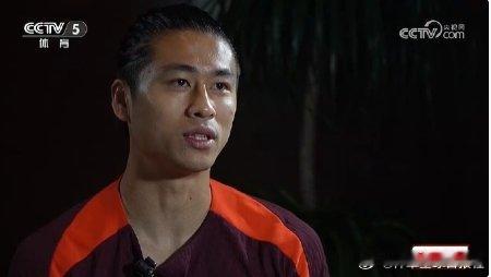 张玉宁回应脚后跟磕球 【张玉宁：脚后跟磕球是下意识动作，在洲际赛打出精妙配合非常