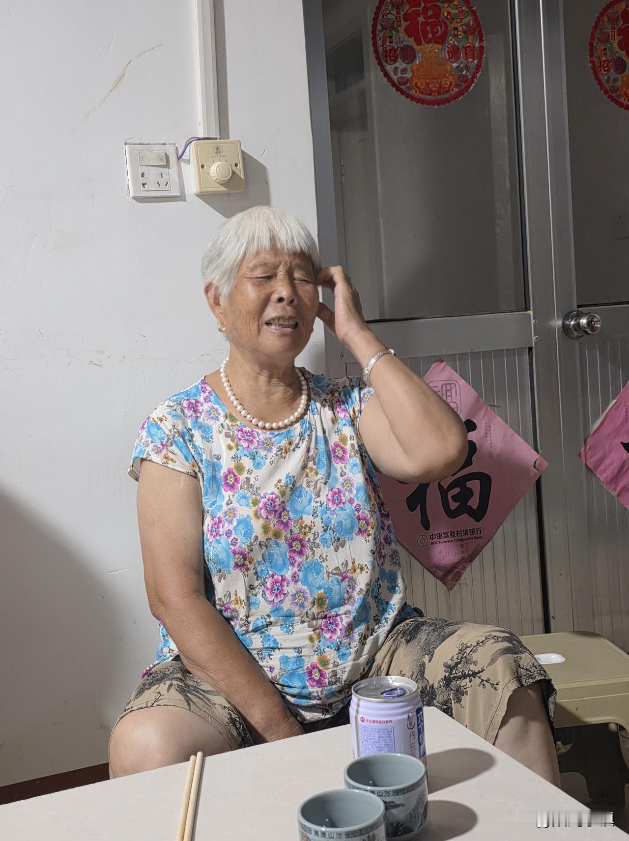 西邻三婶讲了两件事，一喜一惊……

五年前，西邻三婶去县城看望她三哥。下午返程时