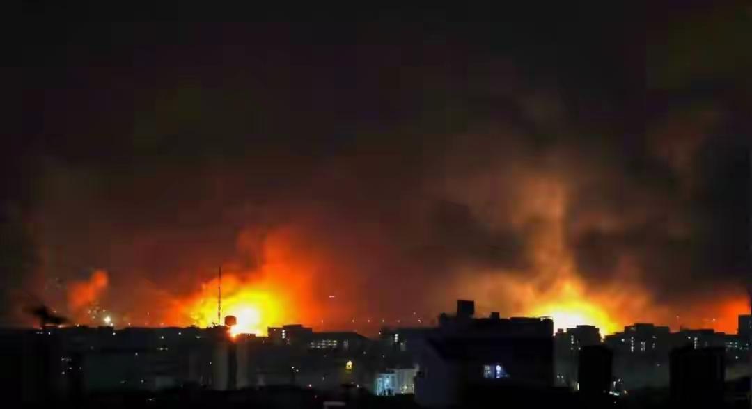 伊朗反击了37轮后，特朗普才发现事情不对劲，欧洲怎么不跟了？