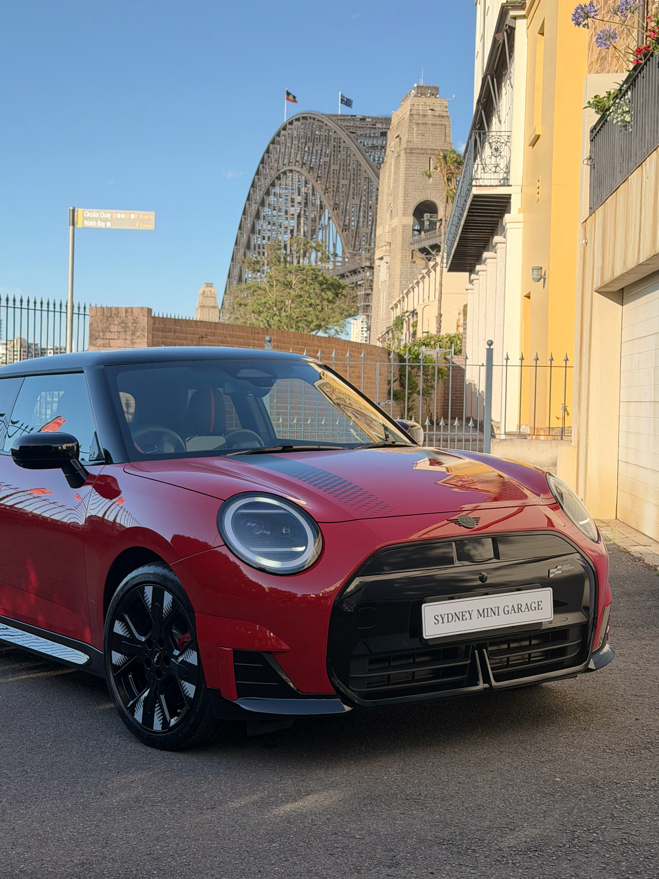 今儿给Mini拍了个电JCW这车从避震到车机，从内到外让我感受到的基本就四个字：