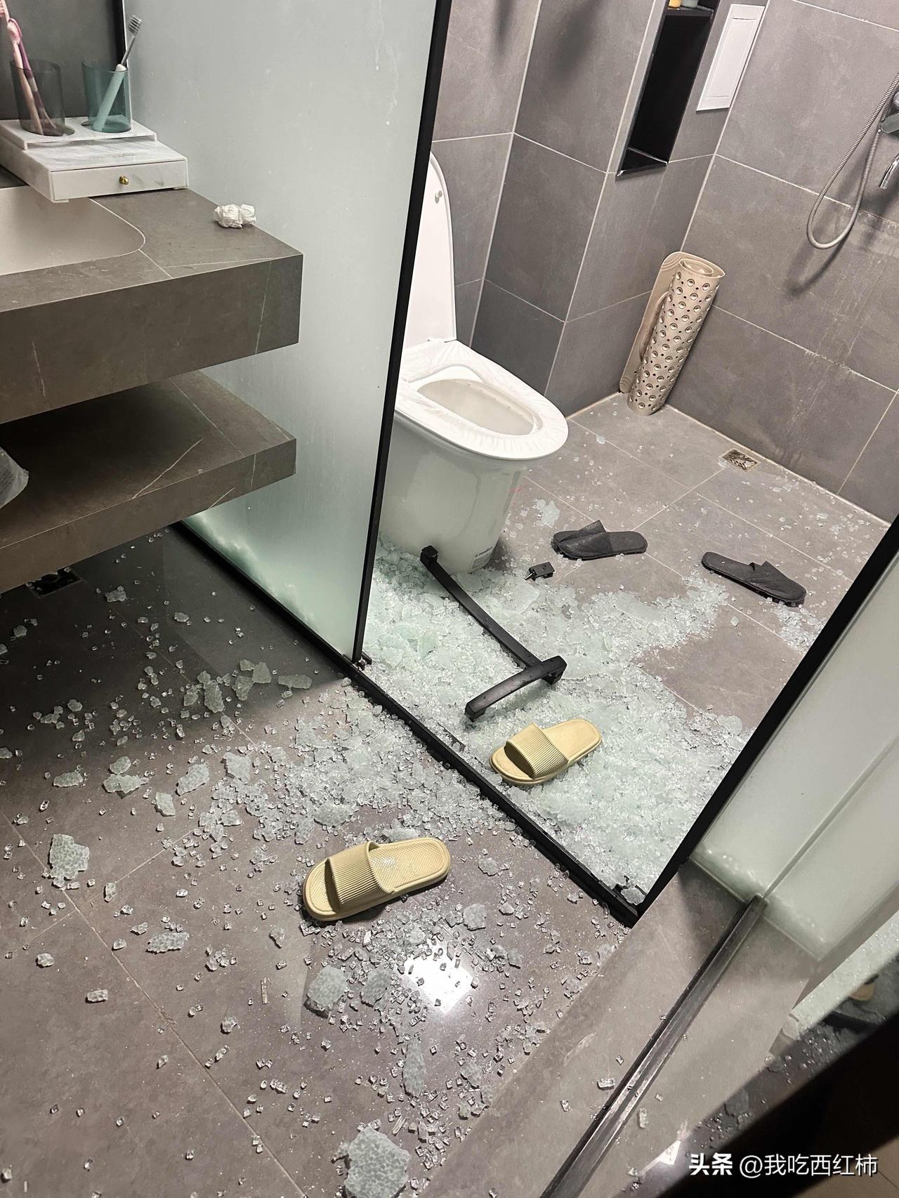 民宿玻璃爆了，被民宿老板赶出民宿了
丽江这次体验真的很差！
入住民宿正常使用卫生