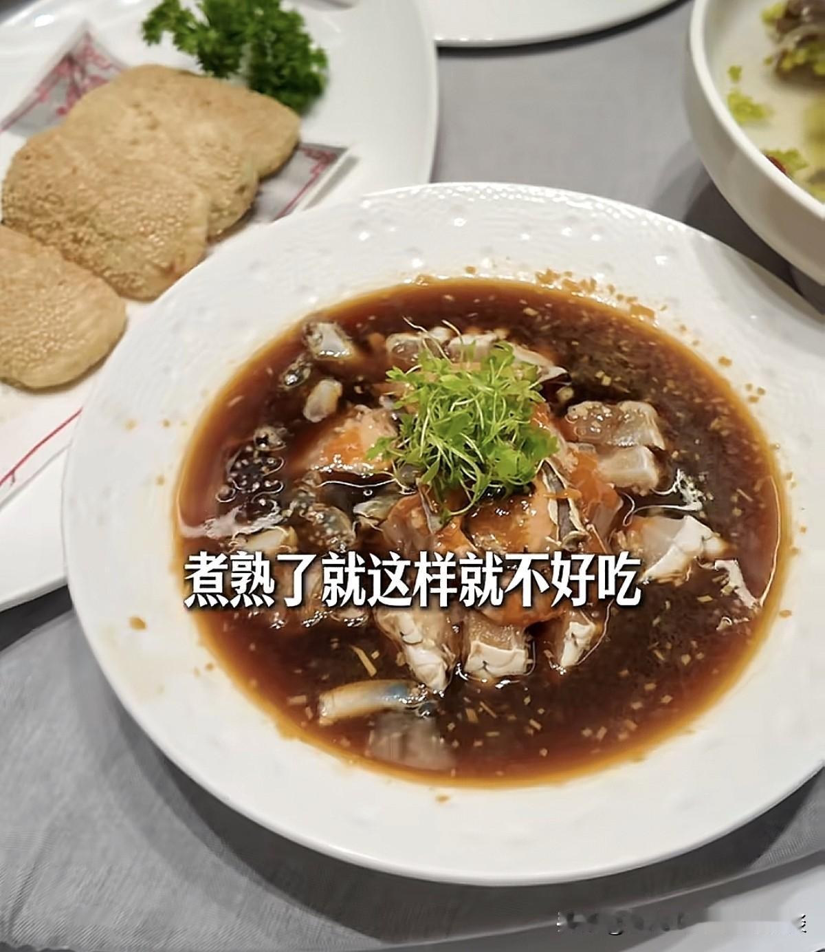 外地游客来宁波吃海鲜，首先要评估一下，自己能不能吃生冷的螃蟹，如果吃不了的话，可
