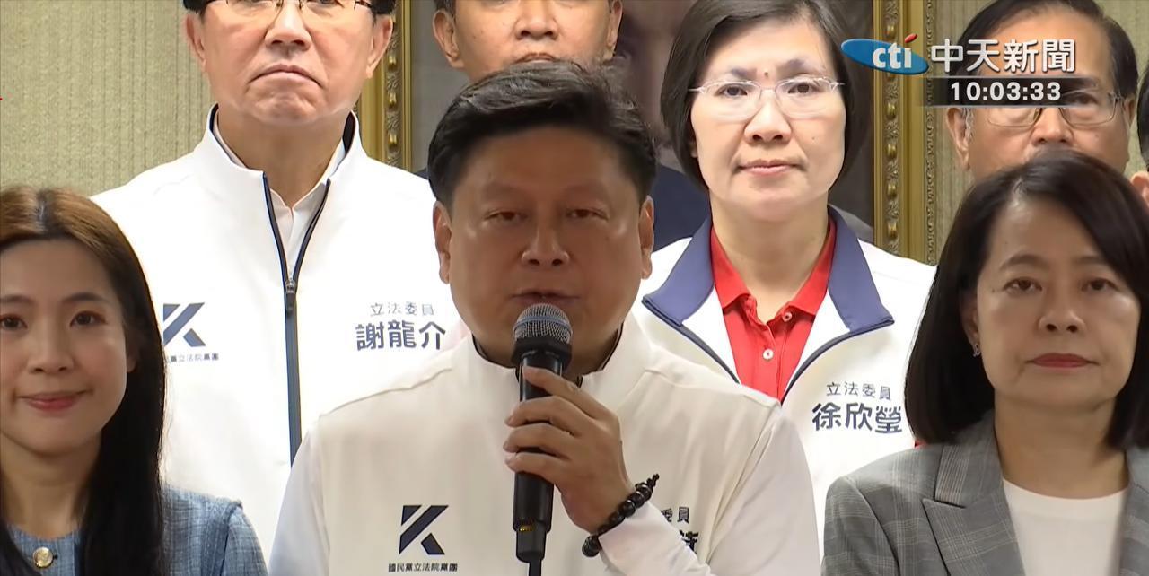 定案！蓝白达成7800亿军购预算共识，郑丽文提案未获党内共识
 
5月8日上午，