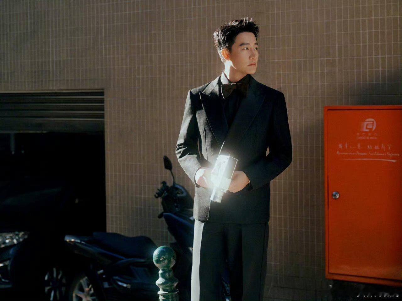 黄轩 入行十八年的成人礼 黄轩用实力与努力迎来属于自己的高光时刻，双奖是对他的肯