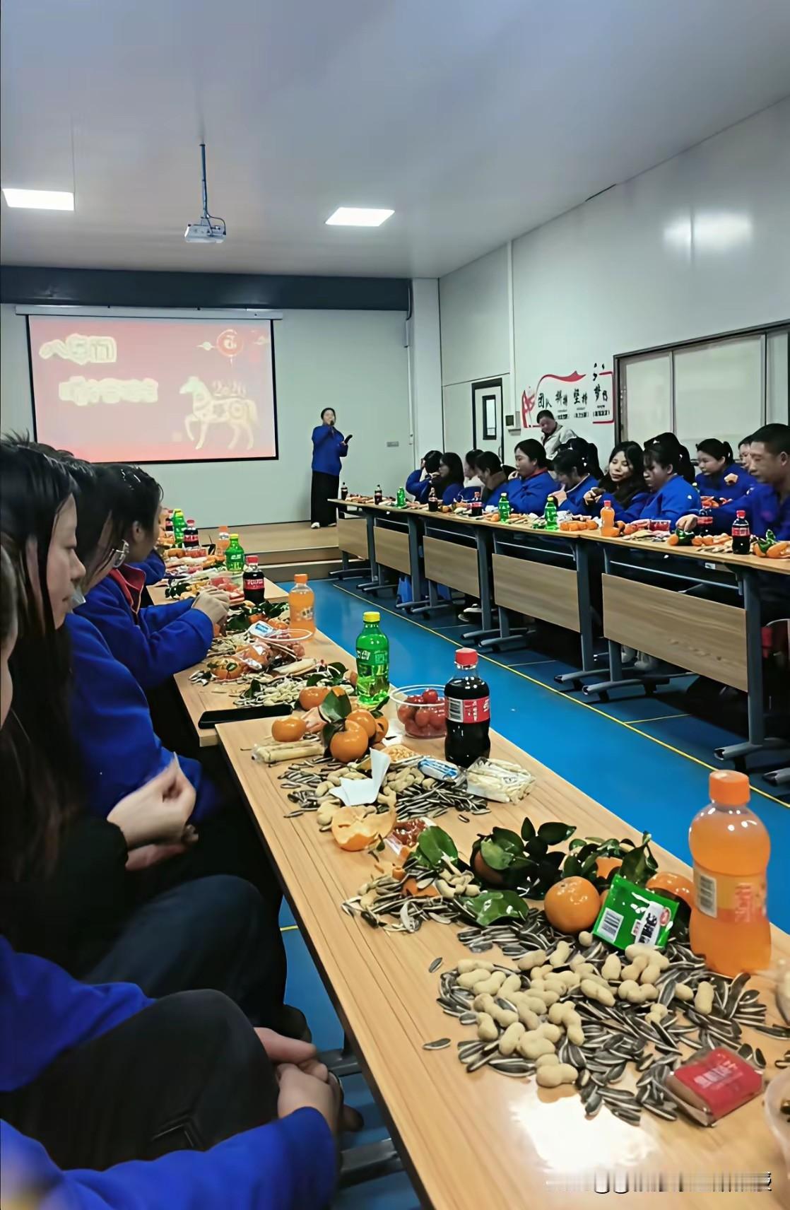 没有红毯和明星，比亚迪这场“车间围炉”为何更暖人心？
 
你敢信吗？市场普遍预计