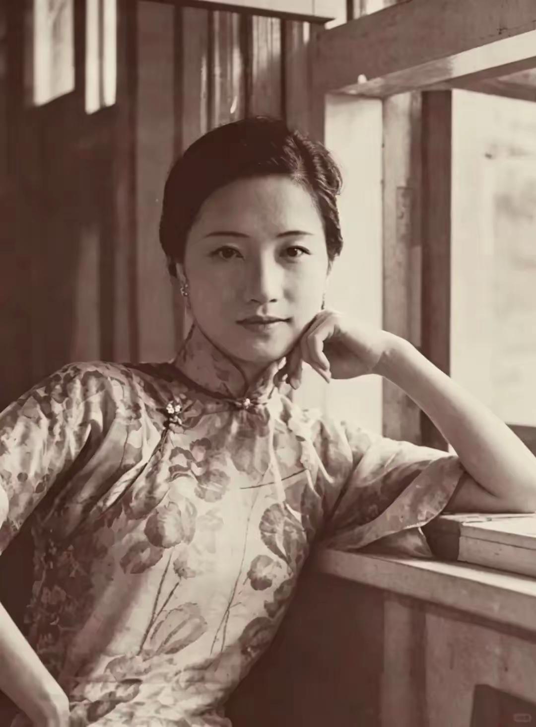 陆小曼女士的美丽，没有掺水。胡适说过，陆小曼是人生里不能错过的一道风景；梁实秋夸