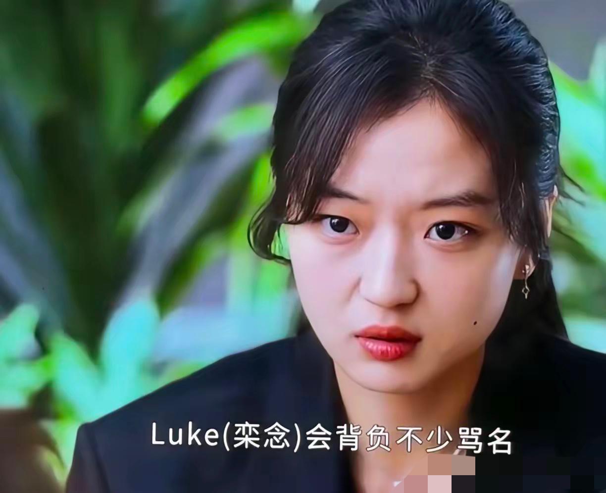 要我说，
第一个发现孙千东北长相的真是天才！
很多人说，孙千五官分布像全智贤，但