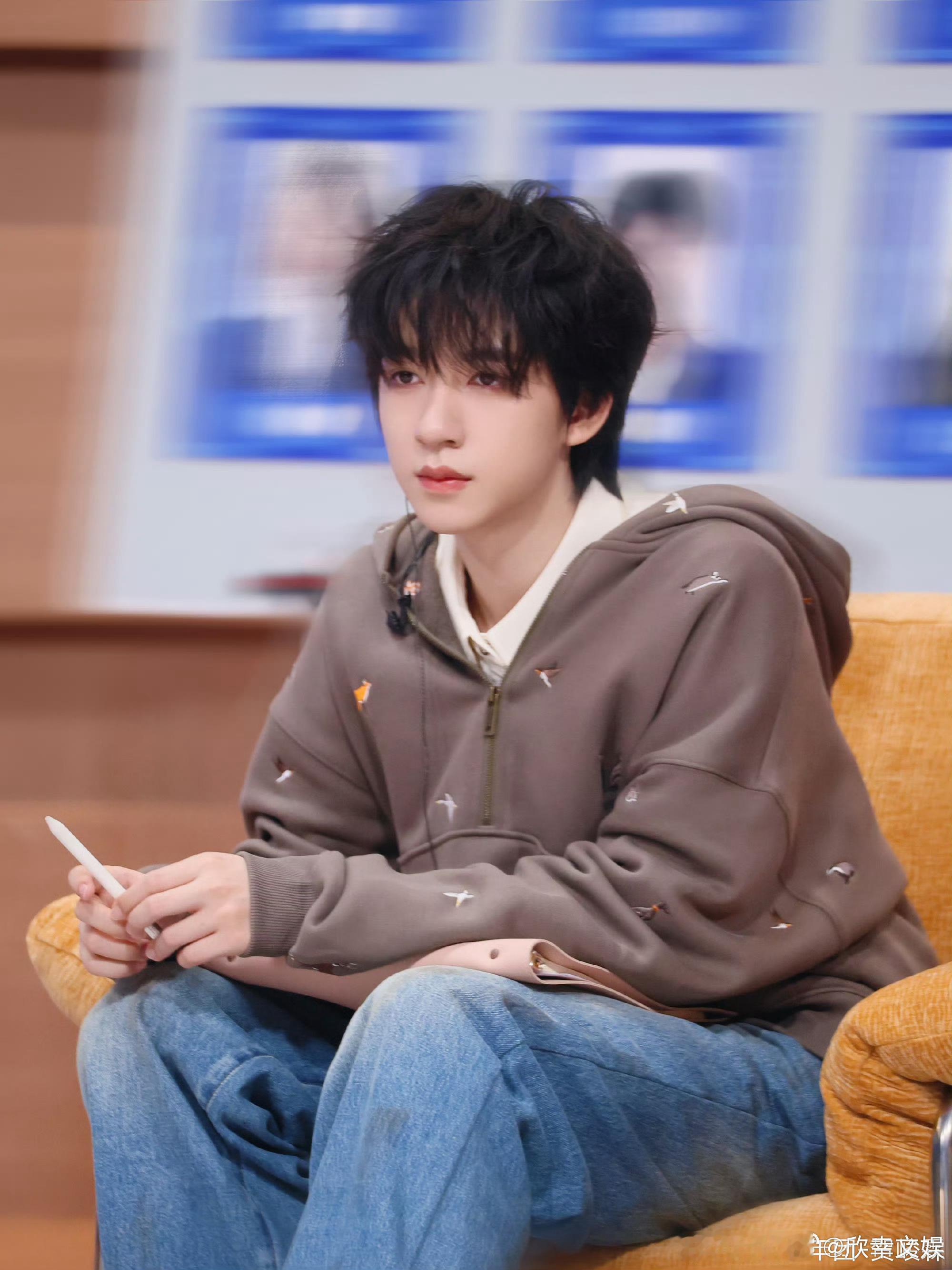 贺峻霖终极课题贺峻霖令人心动的offer收官照贺峻霖令人心动的offer收官照，