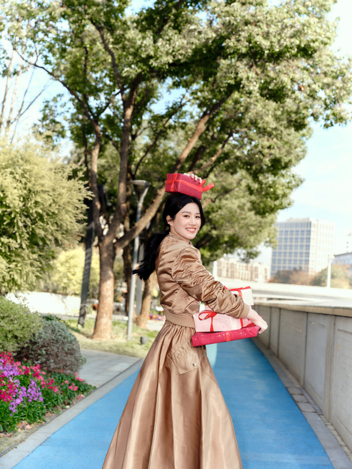 卢昱晓的跨年图是自己策划的 好爱噜噜晓突发奇想策划的这一次拍摄