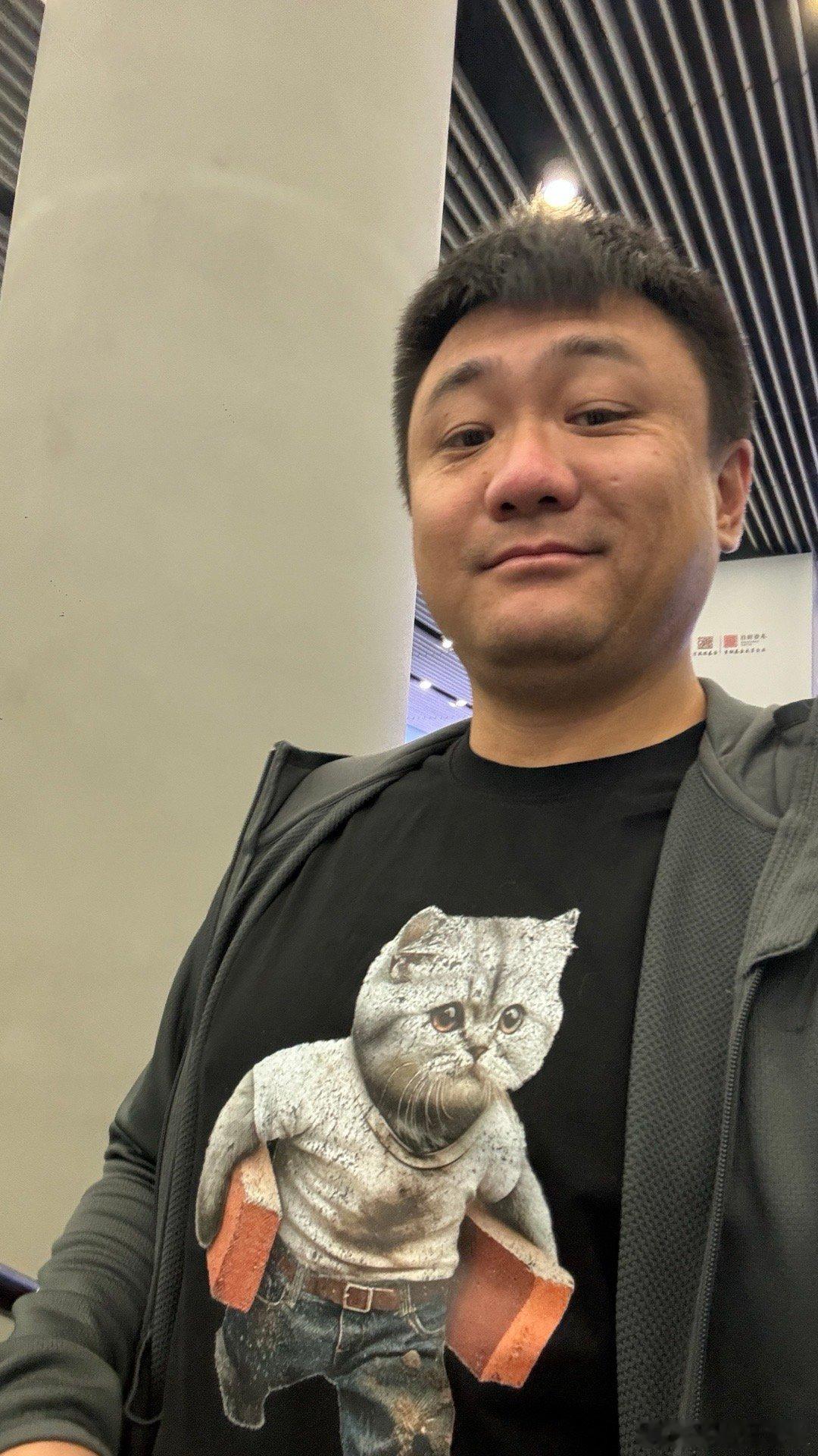 又是搬砖的一天啊[坏笑] ​​​