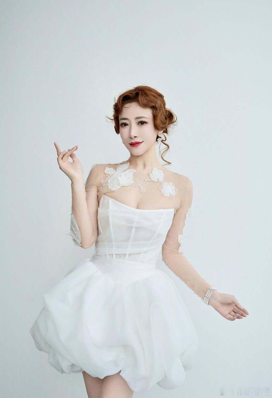 陈紫函首次尝试唐妆 首次唐妆造型就惊艳十足，将盛唐美人的端庄与灵动完美展现，多年