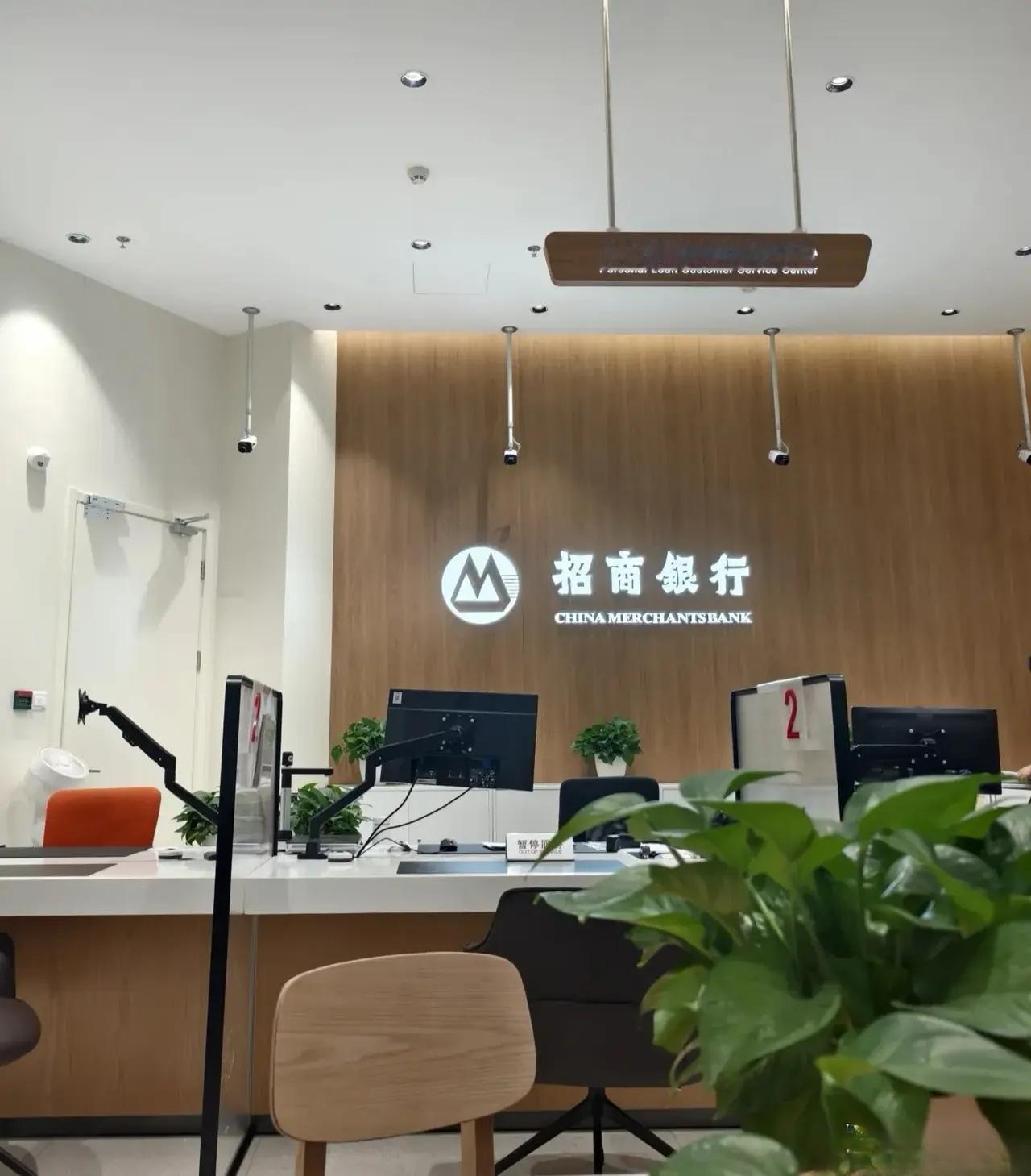 丈母娘选女婿最相中的十大职业：
1、中国烟草
2、国家电网
3、国有银行
4、航