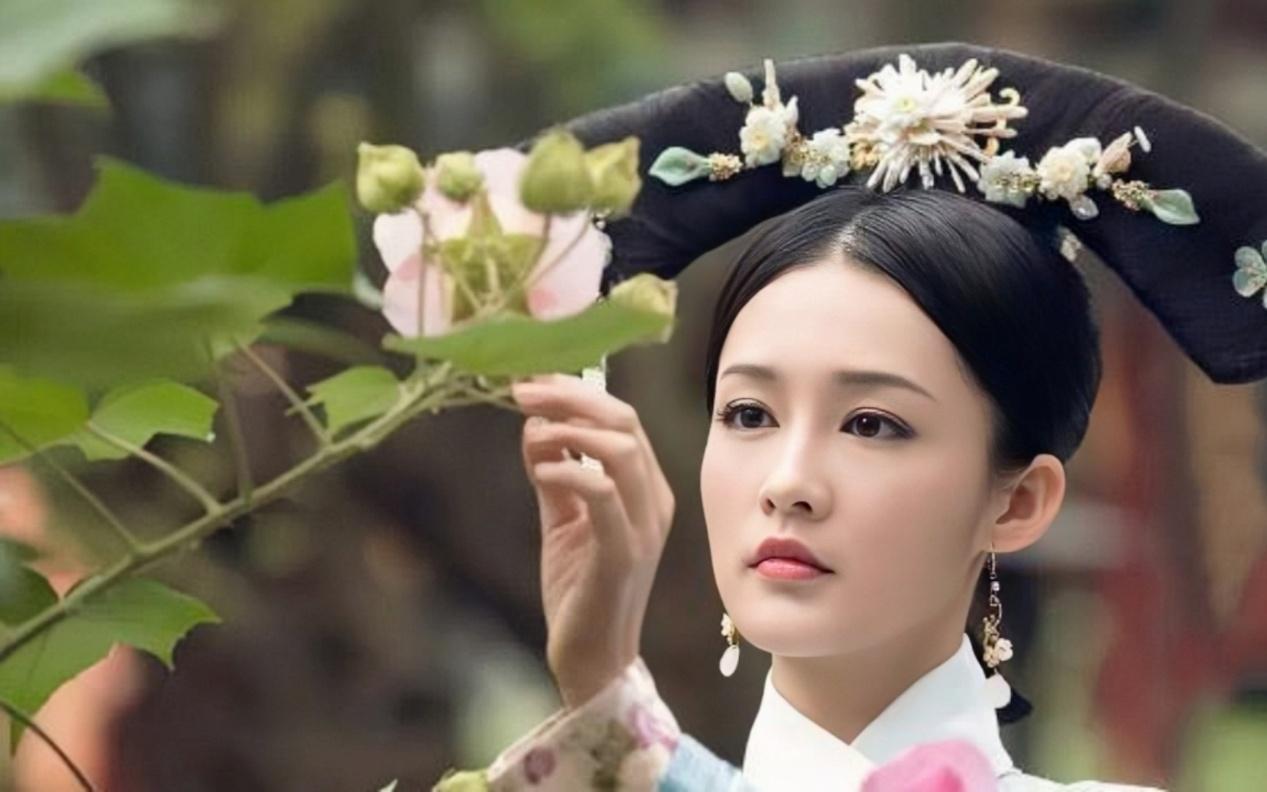 关于香妃的文艺创作，往往有一段皇帝对她极为宠爱，引起太后不满，最终太后将香妃赐死