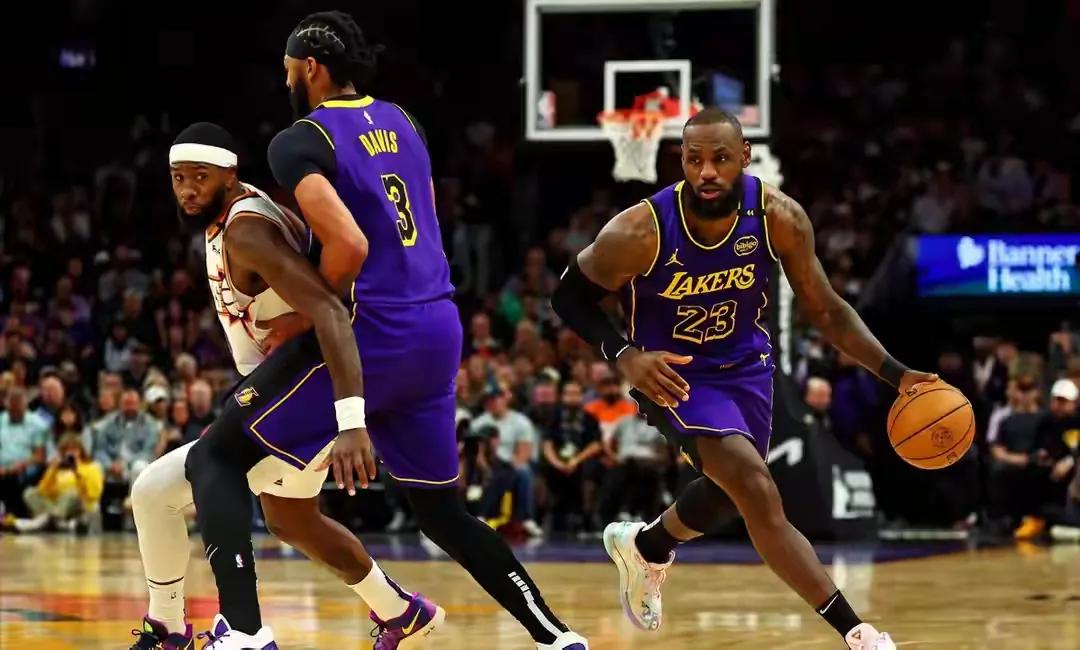 詹姆斯打太阳的比赛，为啥状态这么差？
 
1. 身体不适：
- 据詹姆斯本人赛后