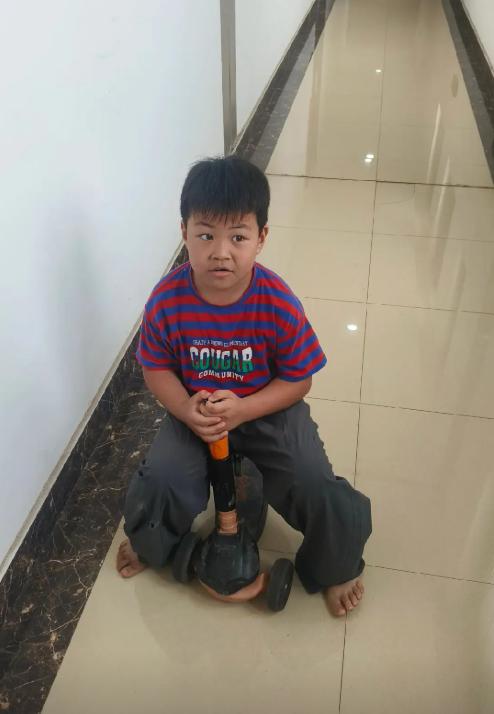 万万没想到！河南荥阳，一名7岁小男孩，仅仅因为太想念舅舅，趁着奶奶在家做饭的空档