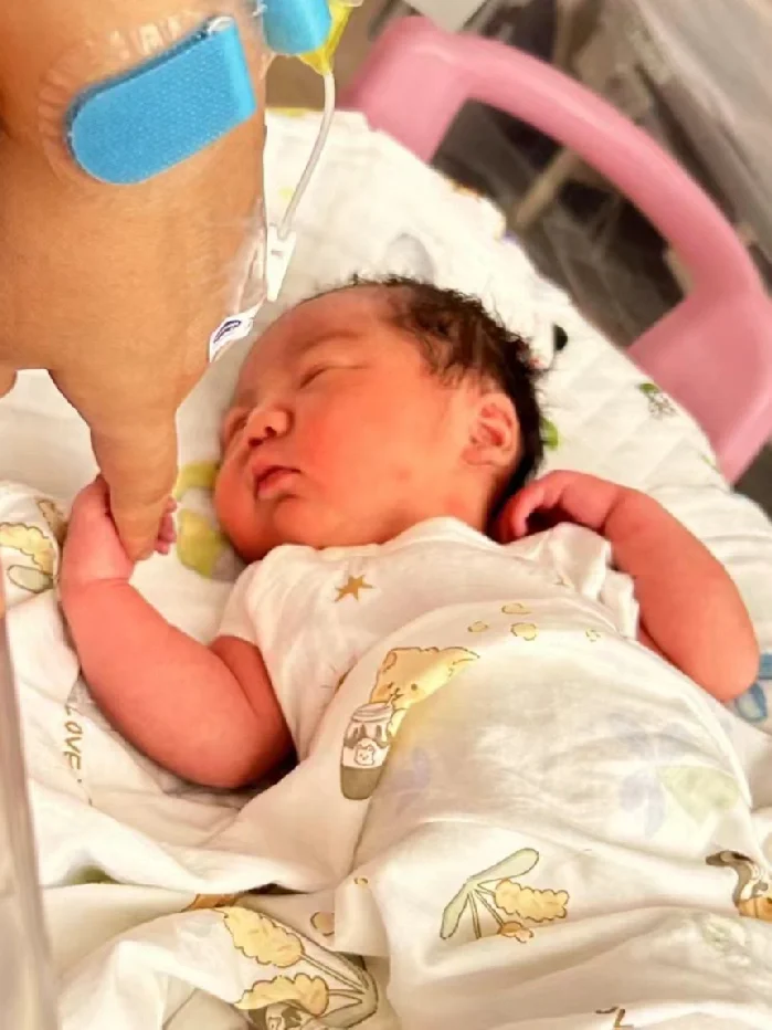 生了，是个儿子6.2斤