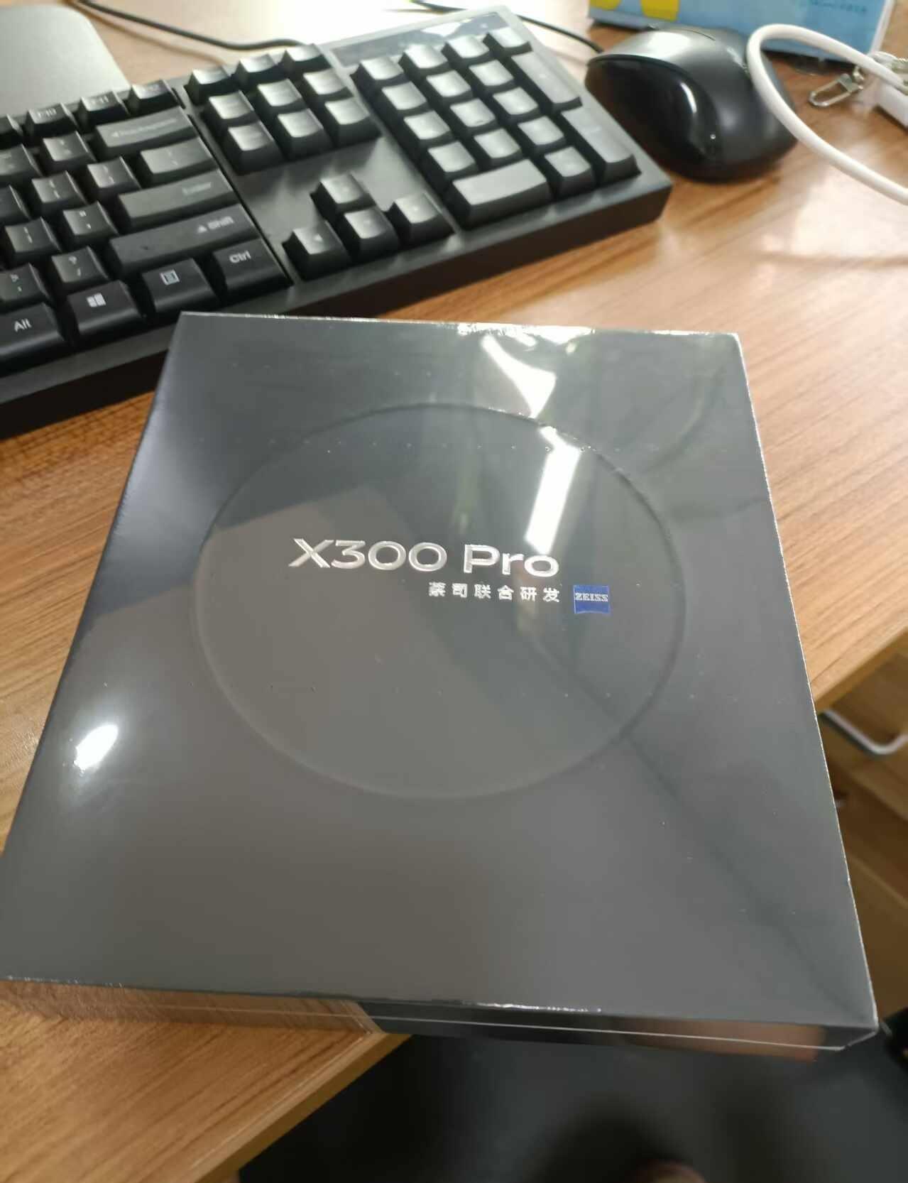 某宝百亿补贴，vivox300Pro平安下车
我的OPPOfind3折叠屏被孩子